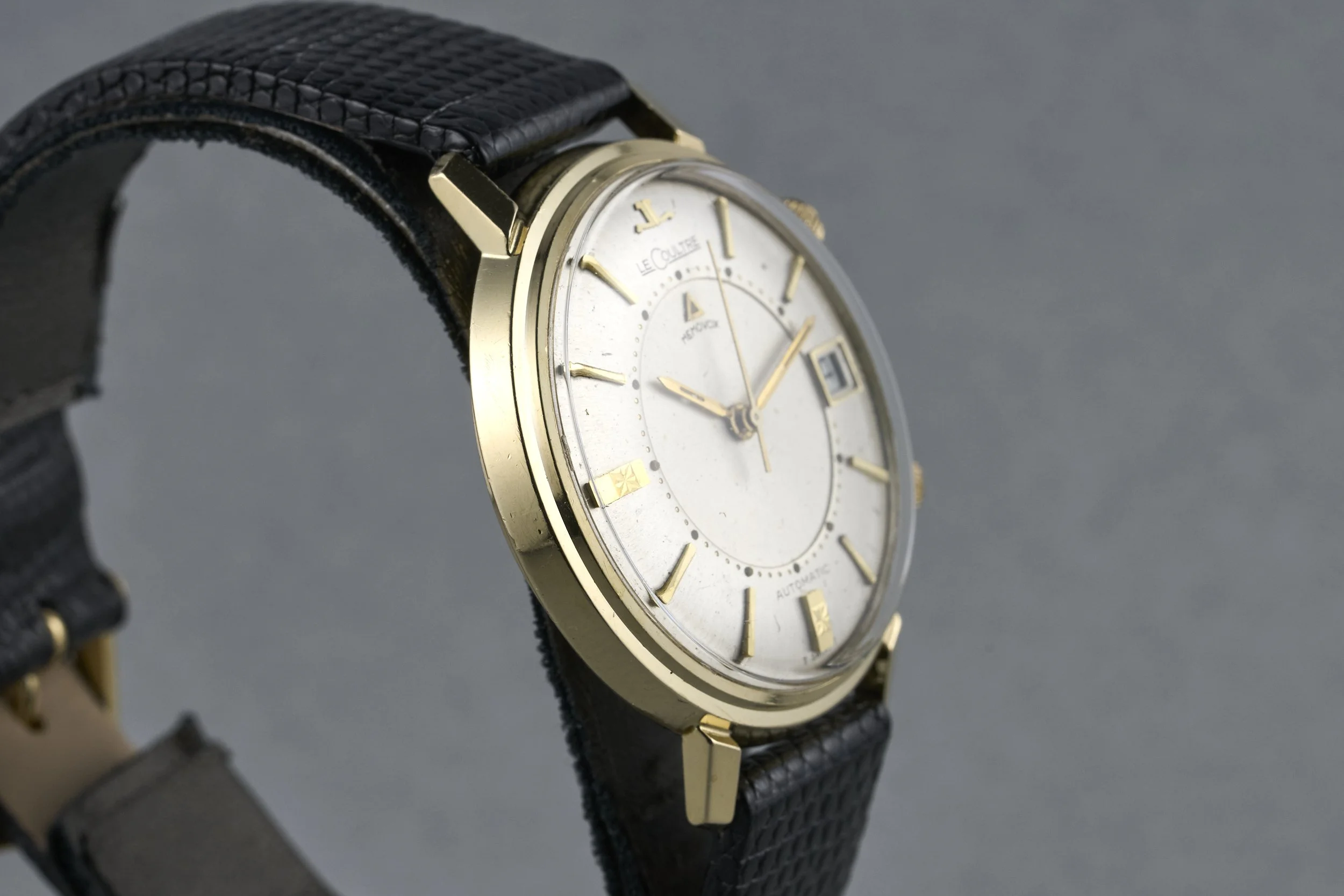 jlc-momovox.alarm.yellowgold-2672-silver.dial-1960s-oysterpalace-OP2310-06.jpg