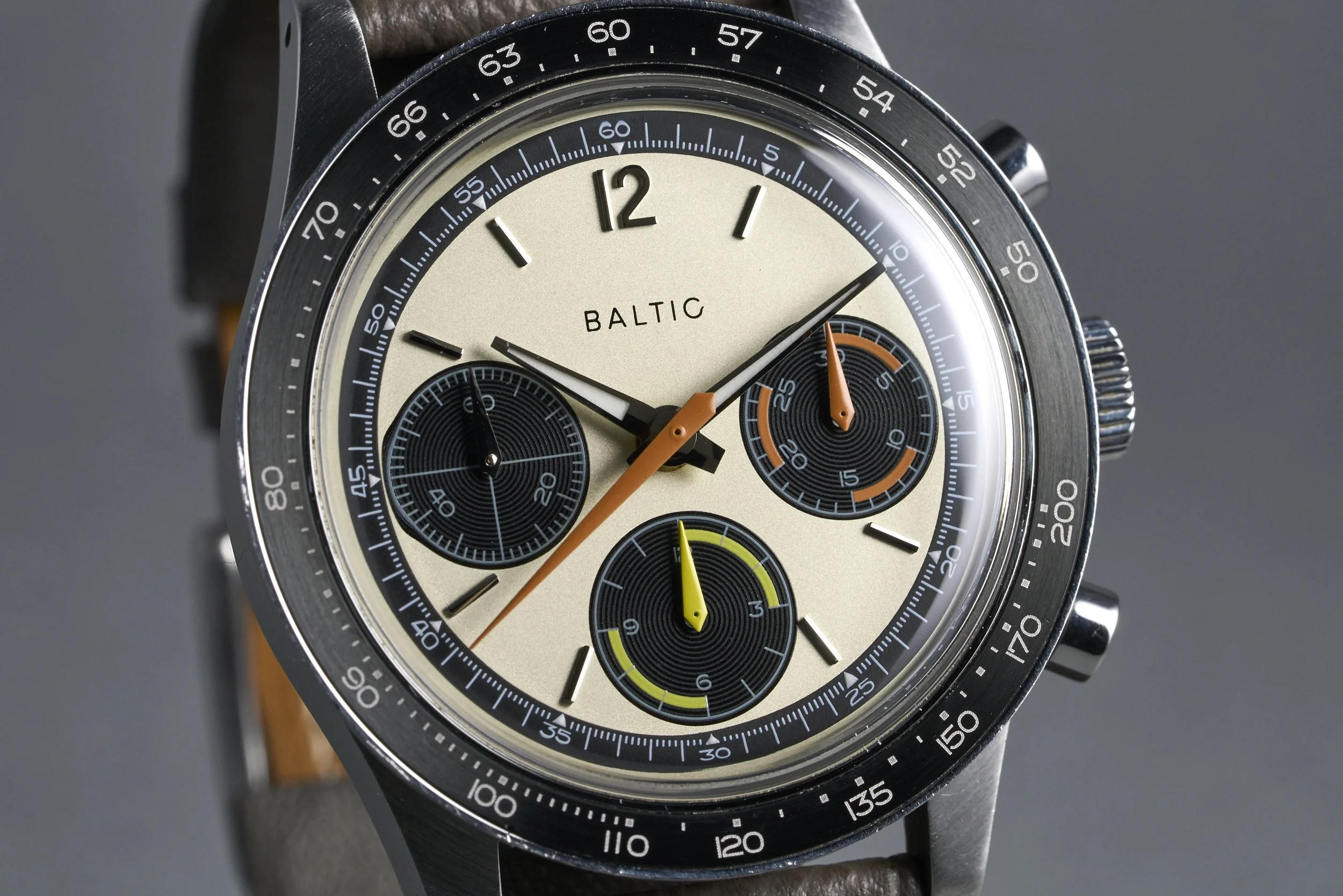 baltic-tricompax.peterauto.boxpapers-limited edition-beige.dial-2022-oysterpalace-OP2234-04.jpg