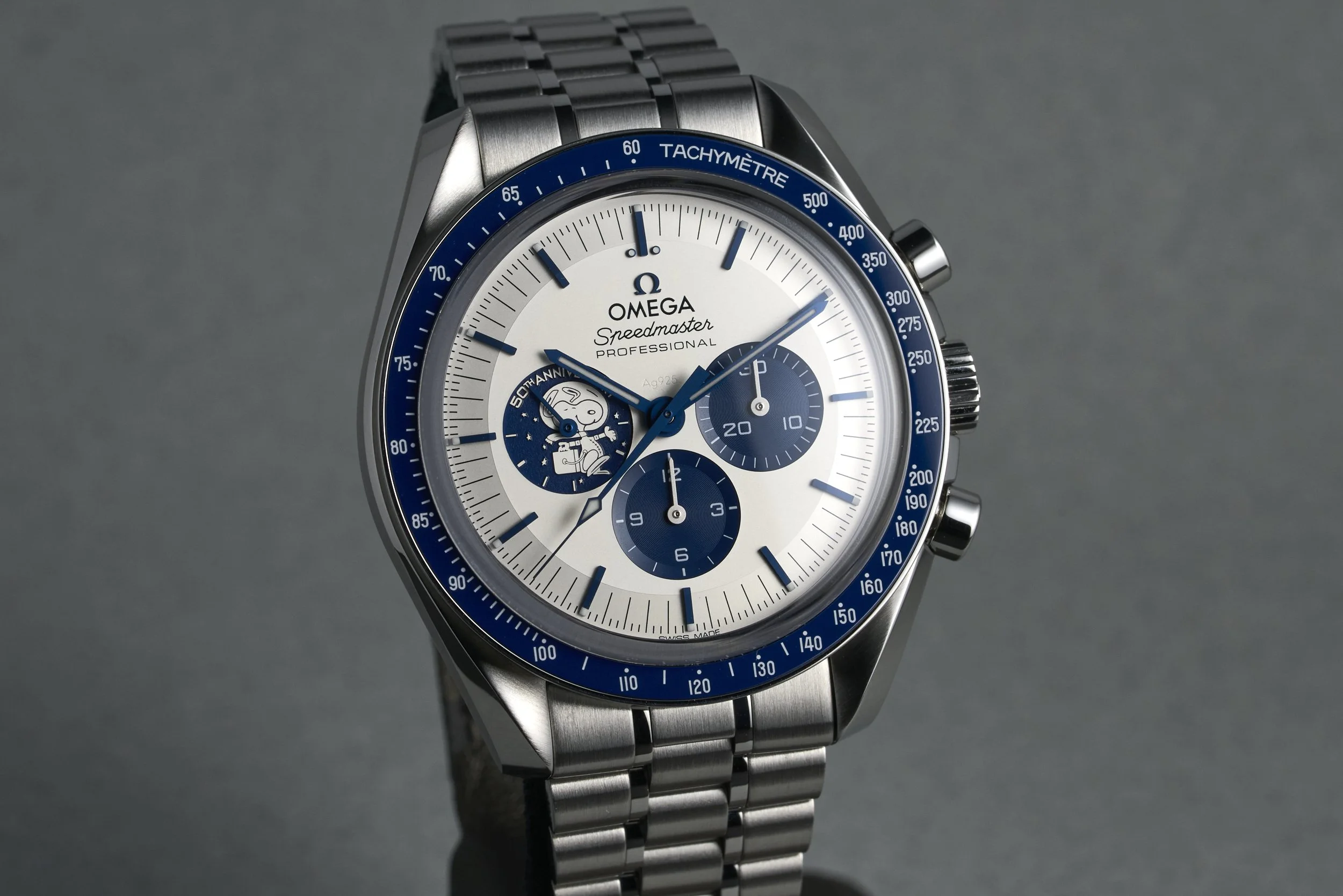 omega-speedmaster.boxpapers-310.32.42.50.02.001-silver.snoopy.50th.dial-2021-oysterpalace-OP2314-02.jpg