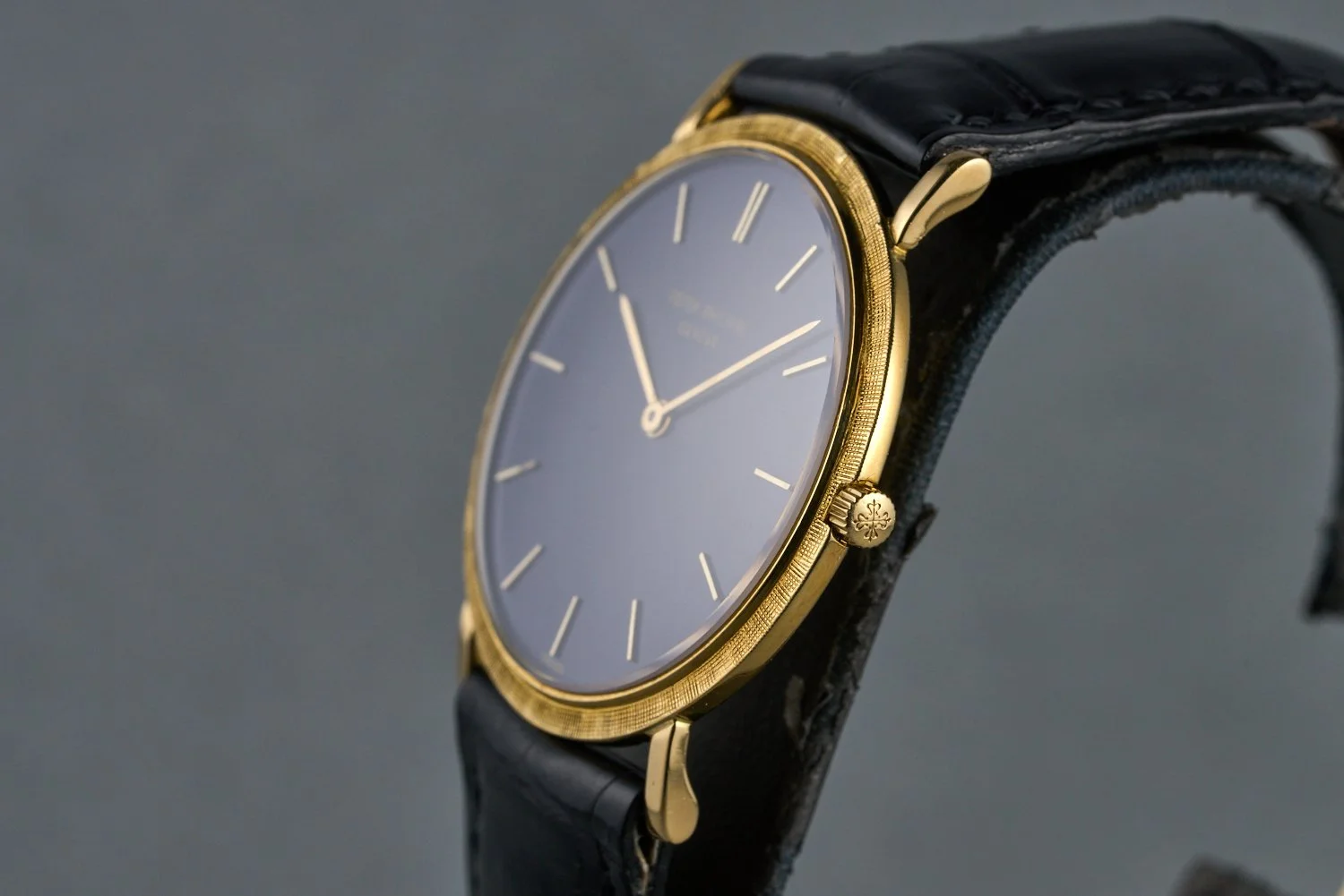 patekphilippe-calatrava.yellowgold-3498.2-blue.dial-1960s-oysterpalace-OP2226-07.jpg