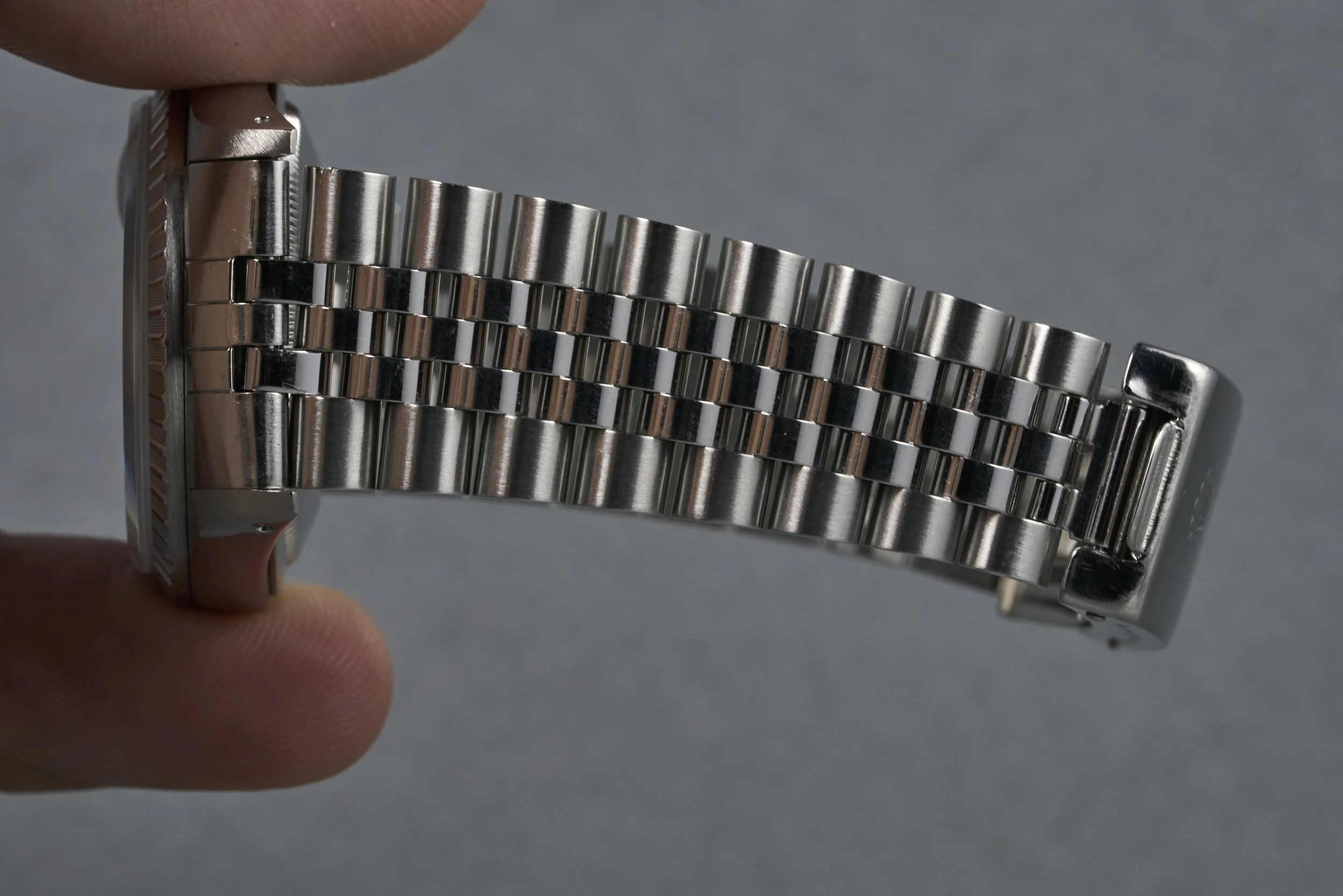 rolex-datejust-16220-blue.dial-1991.X-oysterpalace-OP2176-09.jpg