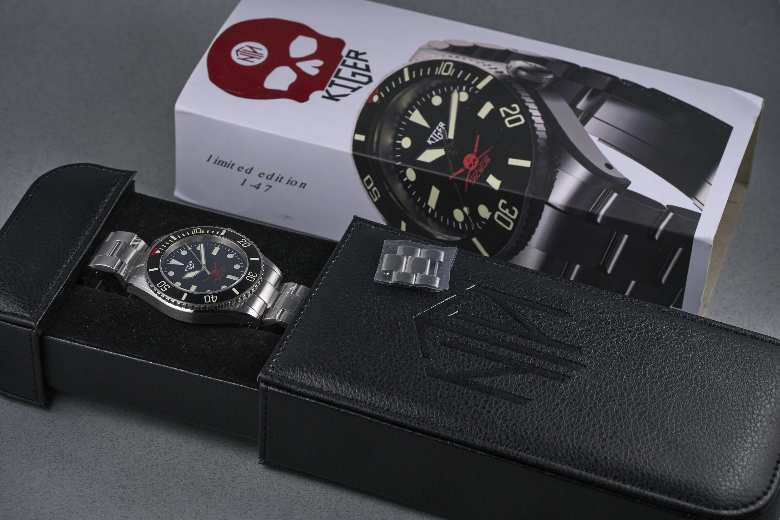 kiger-milsub.limeted.edition.box-milsub-black.dial-2019-oysterpalace-OP2295-11.jpg