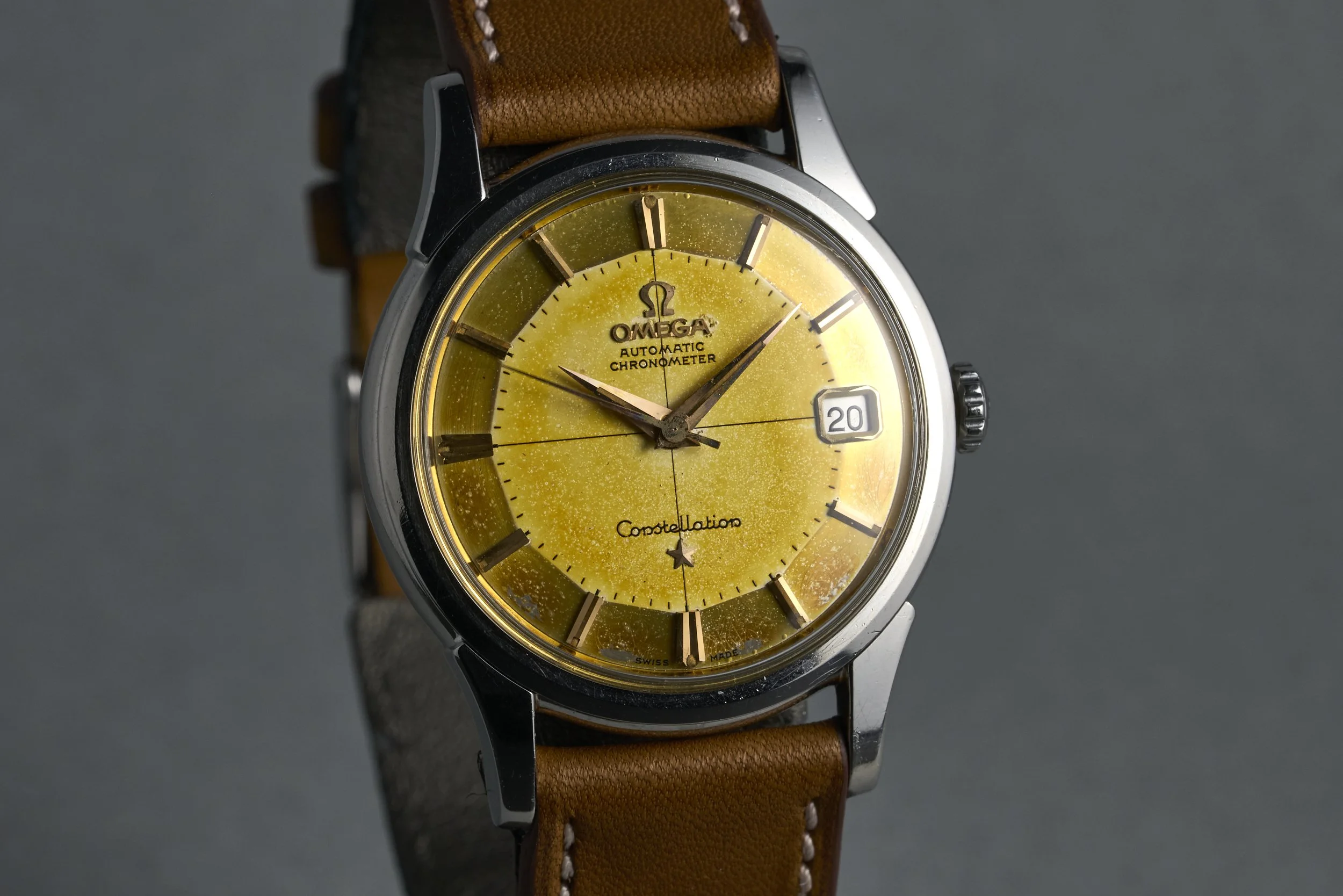 omega-constellation.twotone-14393.3-piepan.dial-1960-oysterpalace-OP2179-02.jpg