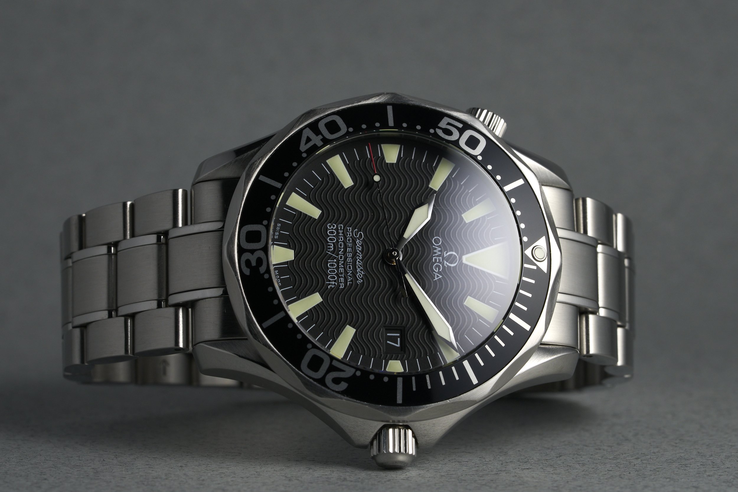 omega-seamaster.peterblake-2254.50-black.wave.dial-2000s-oysterpalace-OP2213-11.jpg