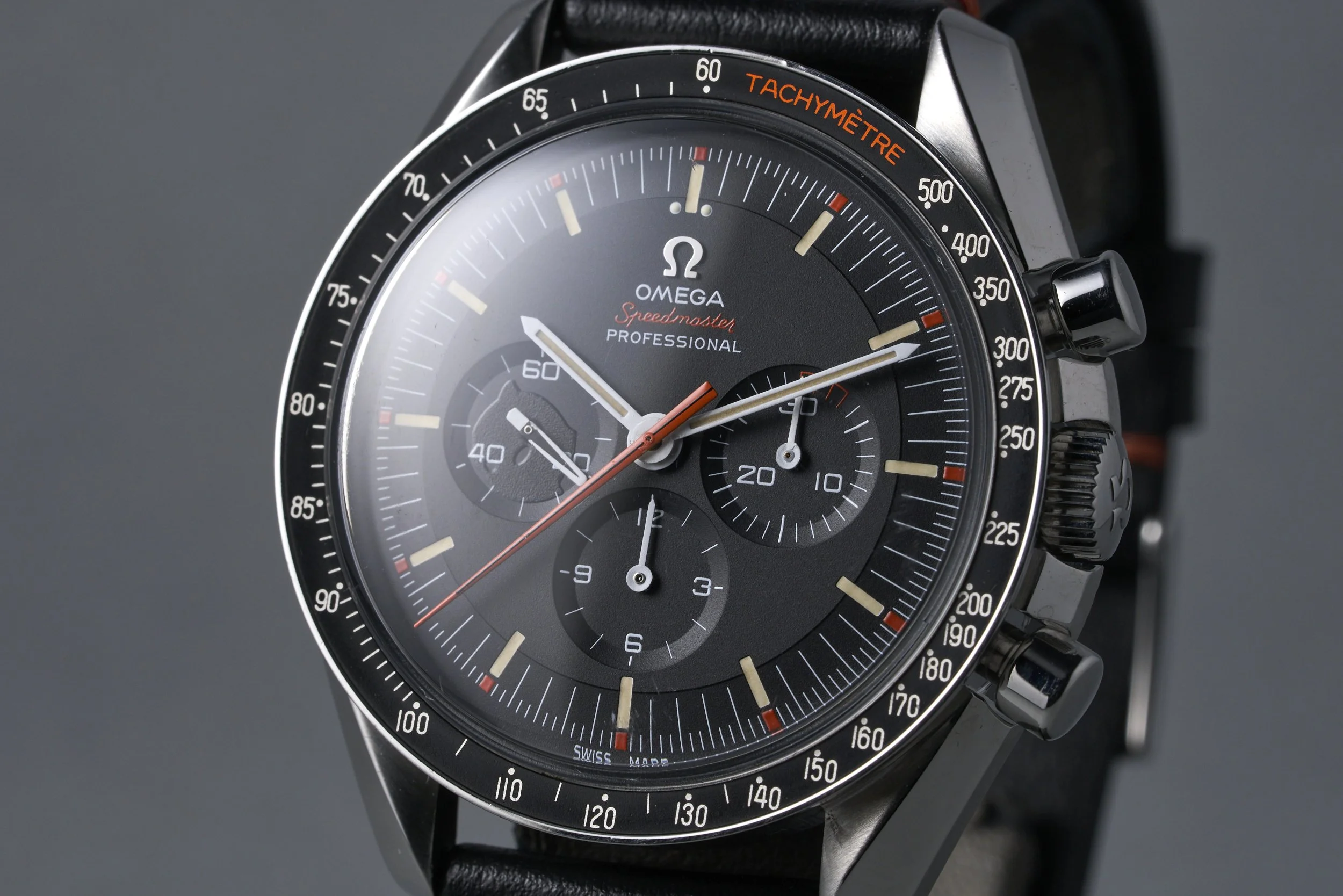 omega-speedmaster.speedytuesday.boxpapers-311.12.42.30.01.001-ultraman.dial-2018-oysterpalace-OP2282-05.jpg