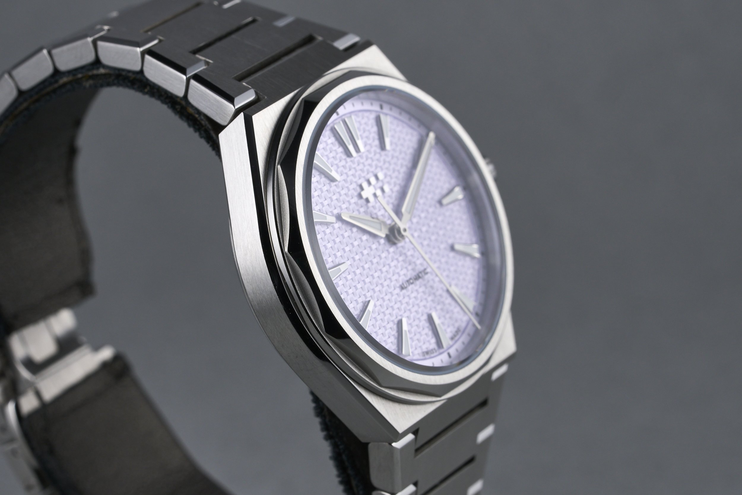chistopherward-twelve.boxpapers-frosted.lavender-pink.dial-2023-oysterpalace-OP2253-05.jpg