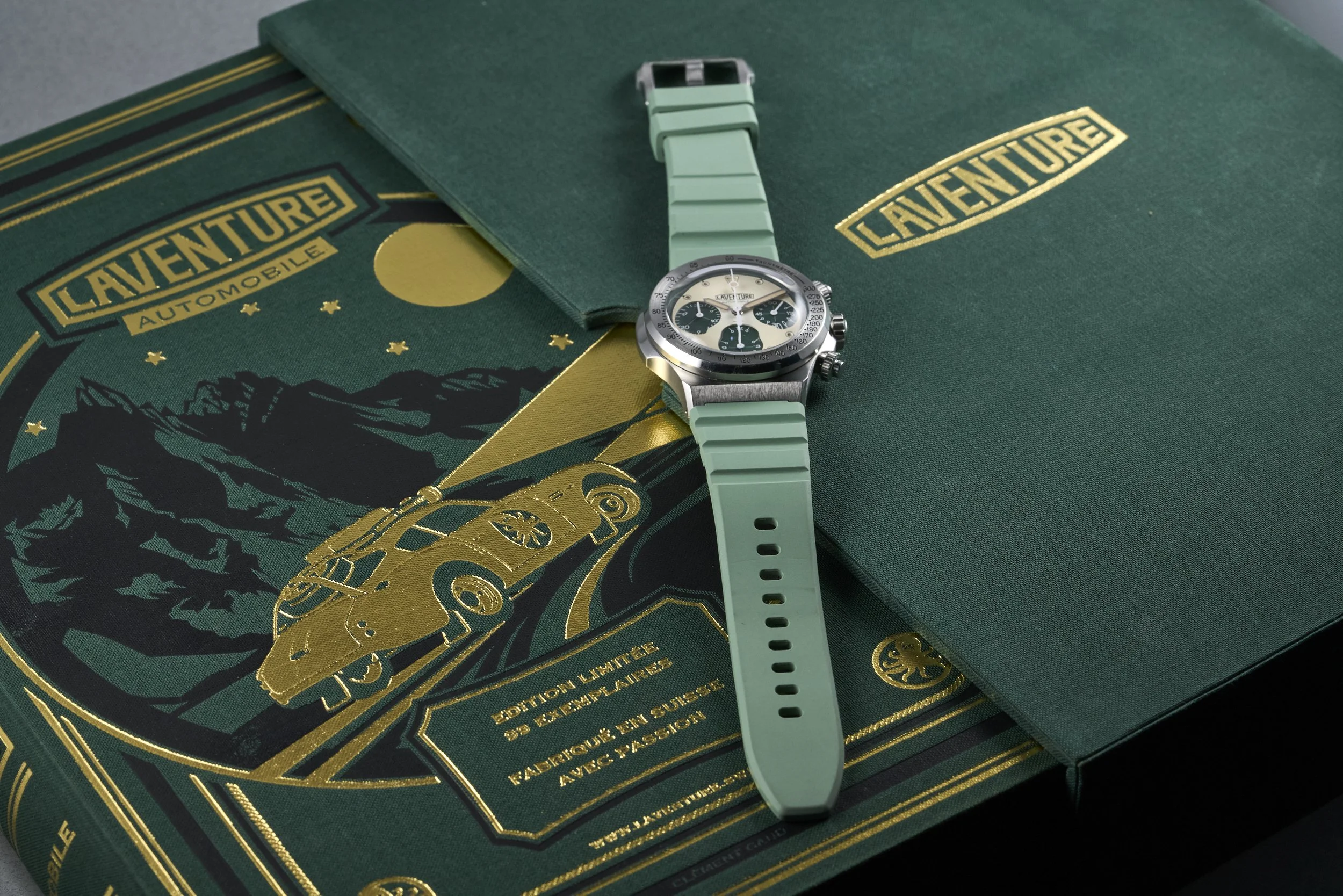 laventure-automobile.boxpapers-chrono-white.dial-2023-oysterpalace-OP2308-09.jpg