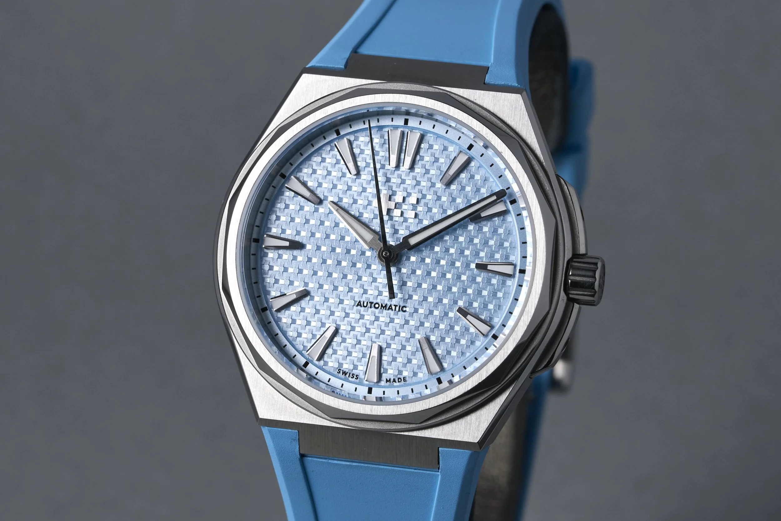 christopherward-twelve.boxpapers-glacierblue-blue.dial-2023-oysterpalace-OP2254-03.jpg