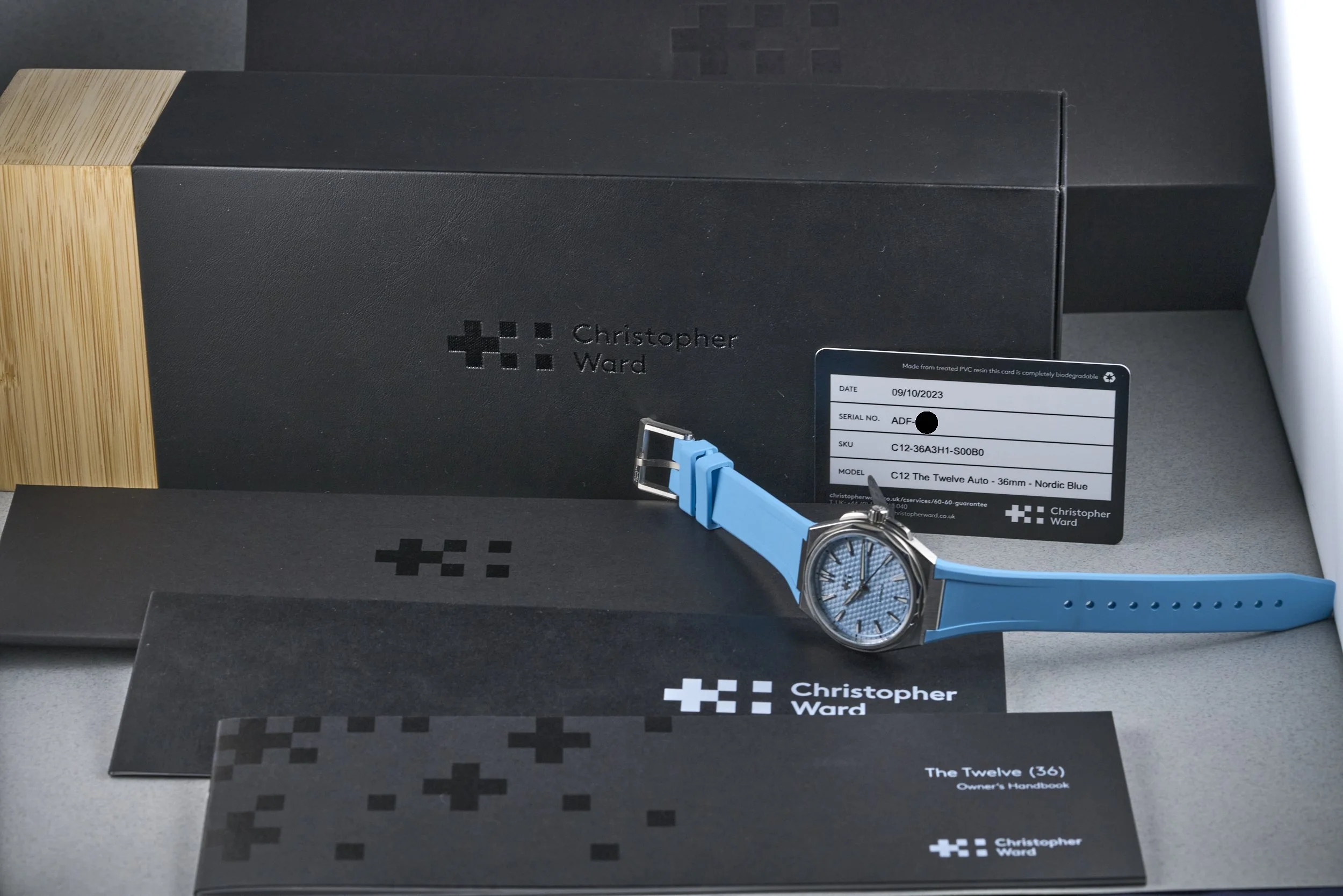 christopherward-twelve.boxpapers-glacierblue-blue.dial-2023-oysterpalace-OP2254-09.jpg