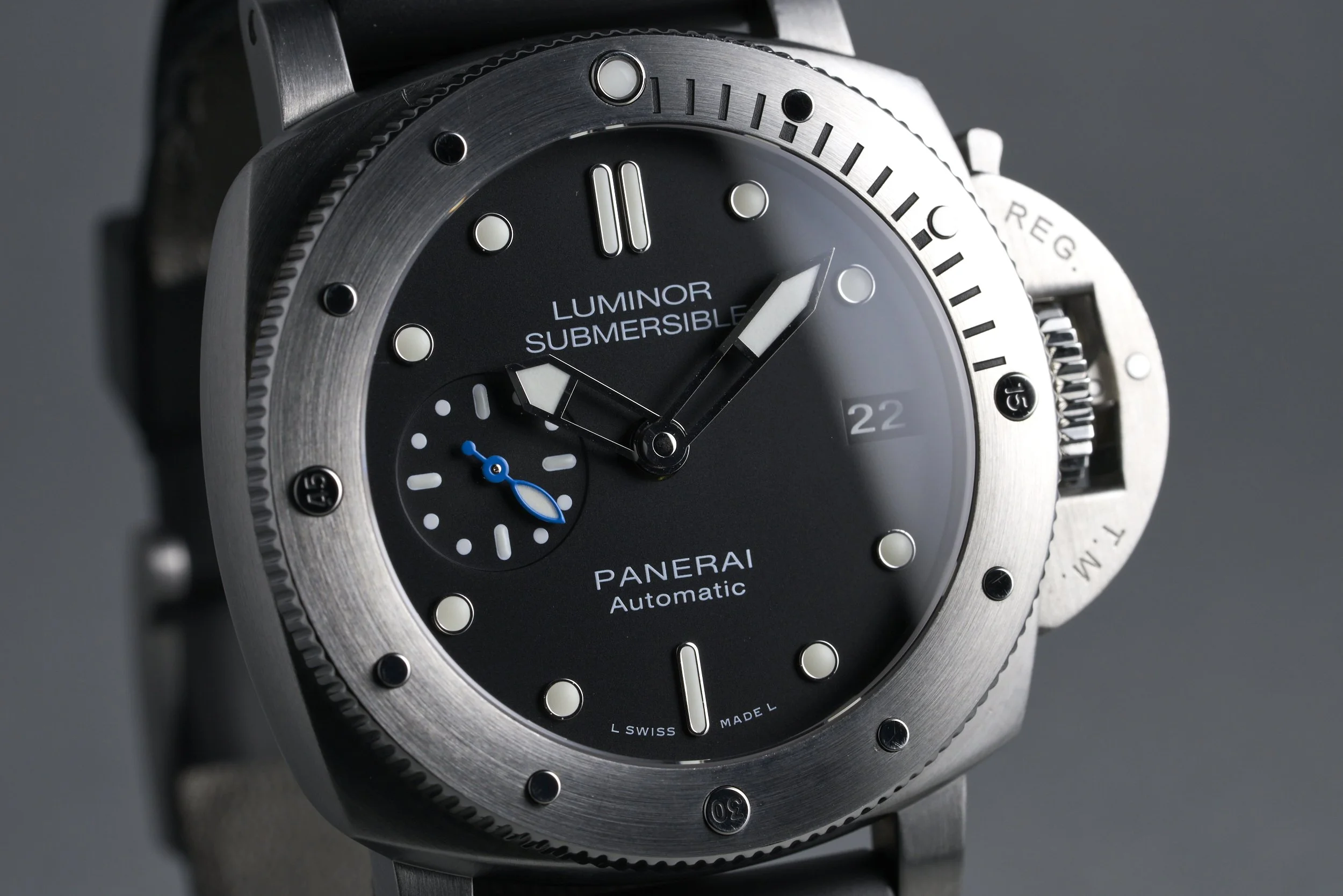 Panerai-submersible.boxpapers-PAM00682-black.dial-2017-oysterpalace-OP2280-04.jpg