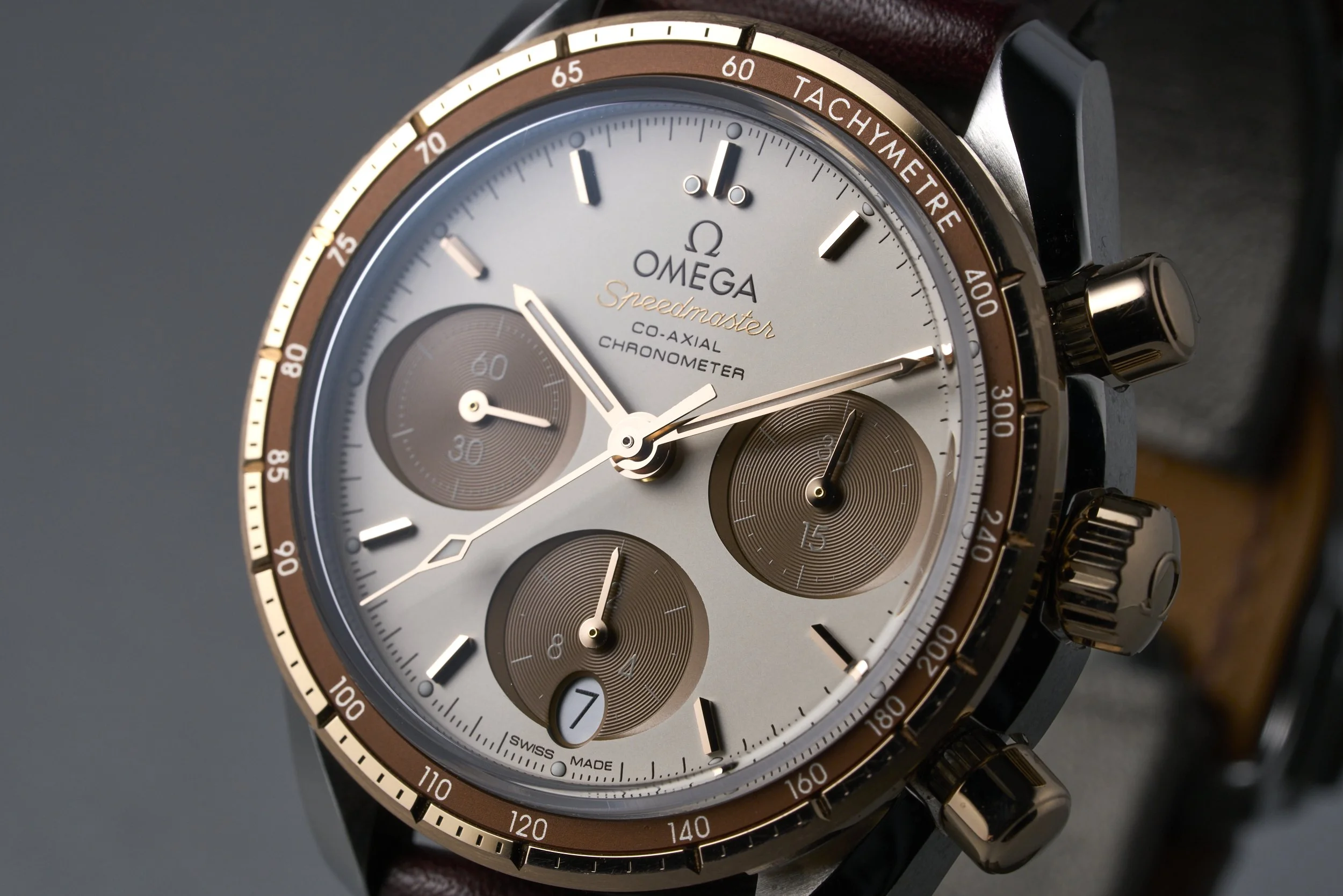 omega-speedmaster.38.twotone.boxpaper-324.23.38.50.02.002-panda.dial-modern-oysterpalace-OP2180-05.jpg