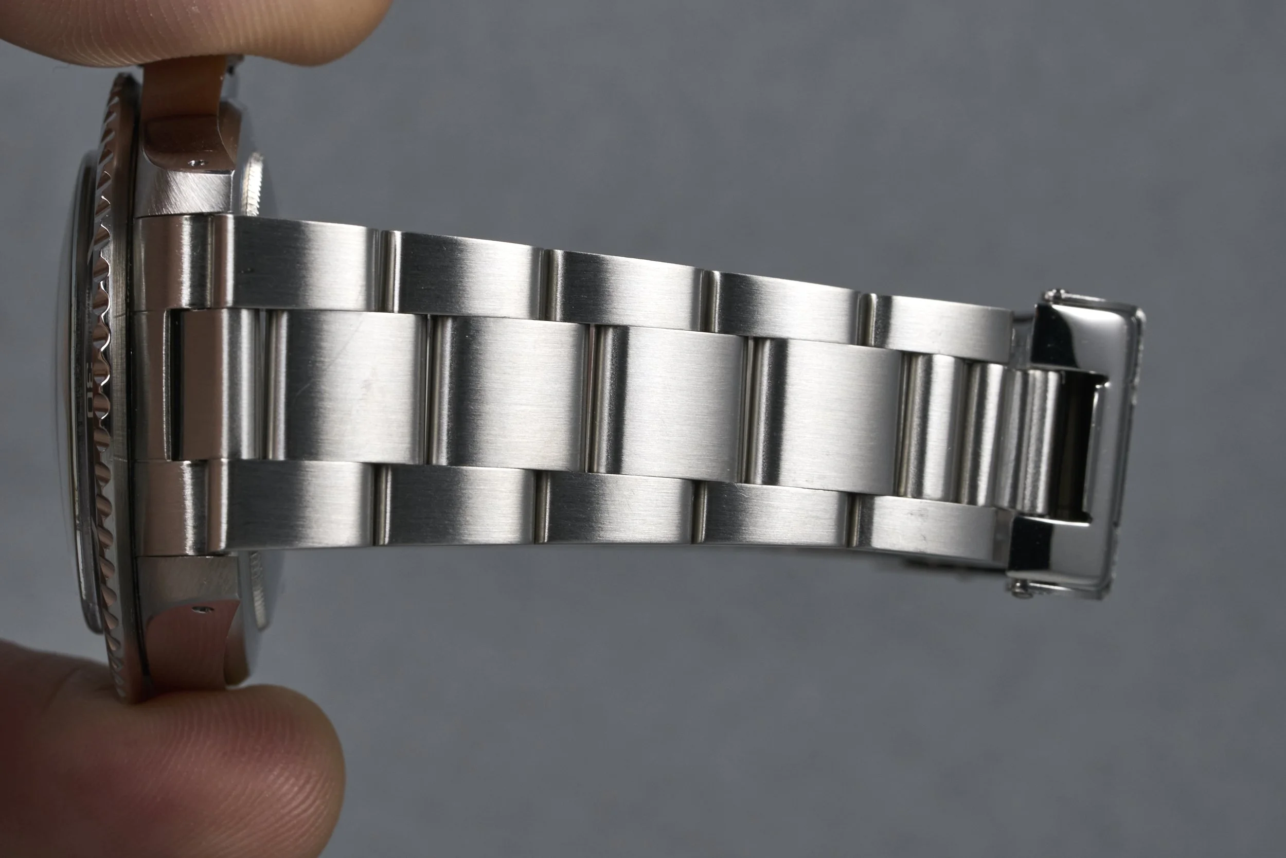 rolex-submariner-5513-wgsurround.dial-9.7mill-oysterpalace-OP2079-09.jpg