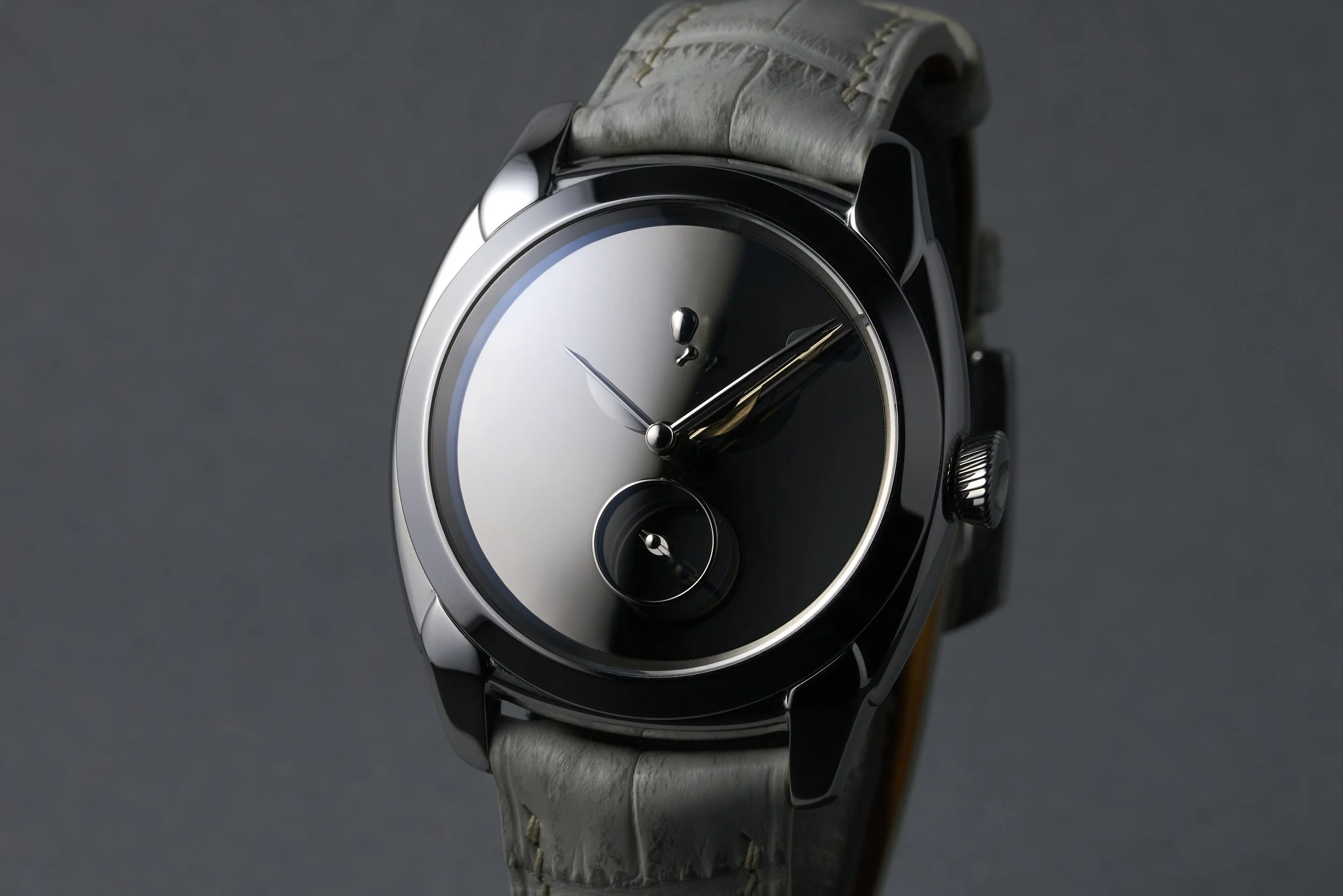 isotope-revolutioon.mercury-mercuryLE-liquid.metal.dial-64.150-oysterpalace-OP2246-03.jpg