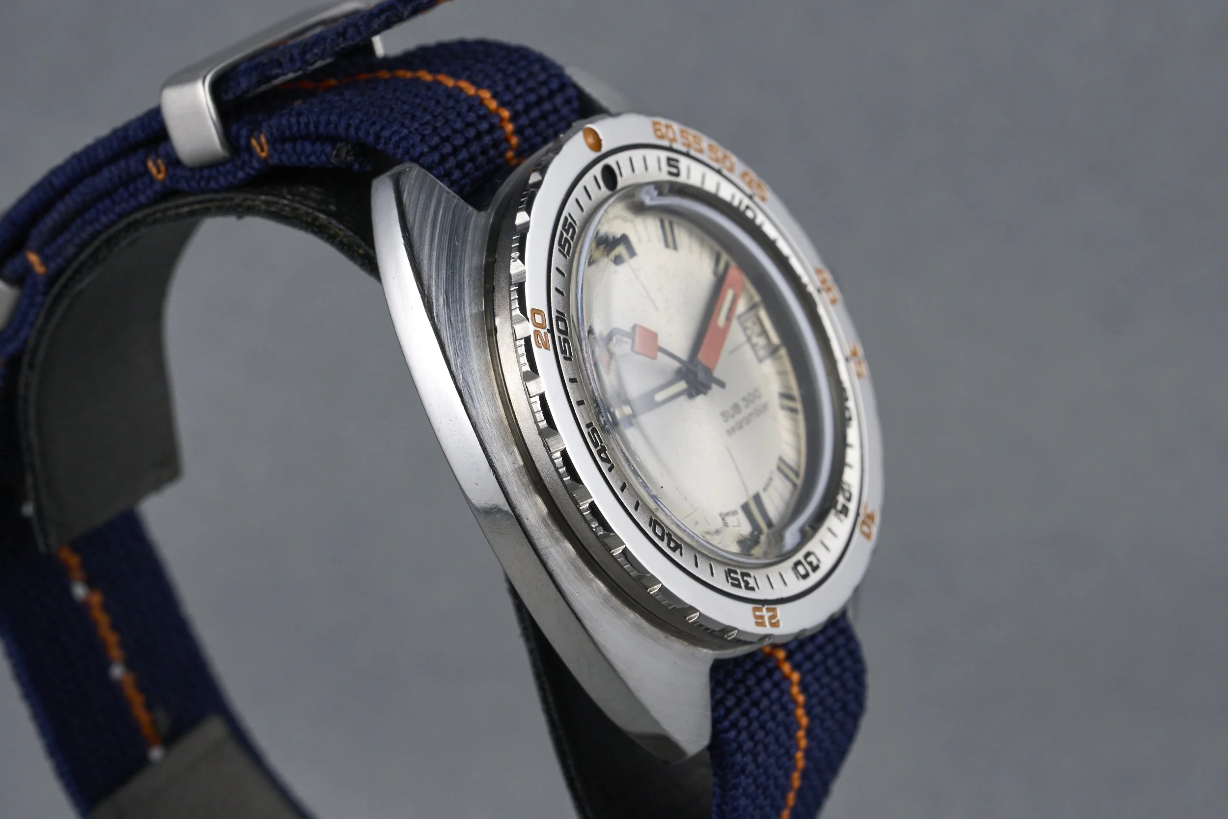 doxa-sub300-searambler-silver.dial-1970s-oysterpalace-OP2156-06.jpg