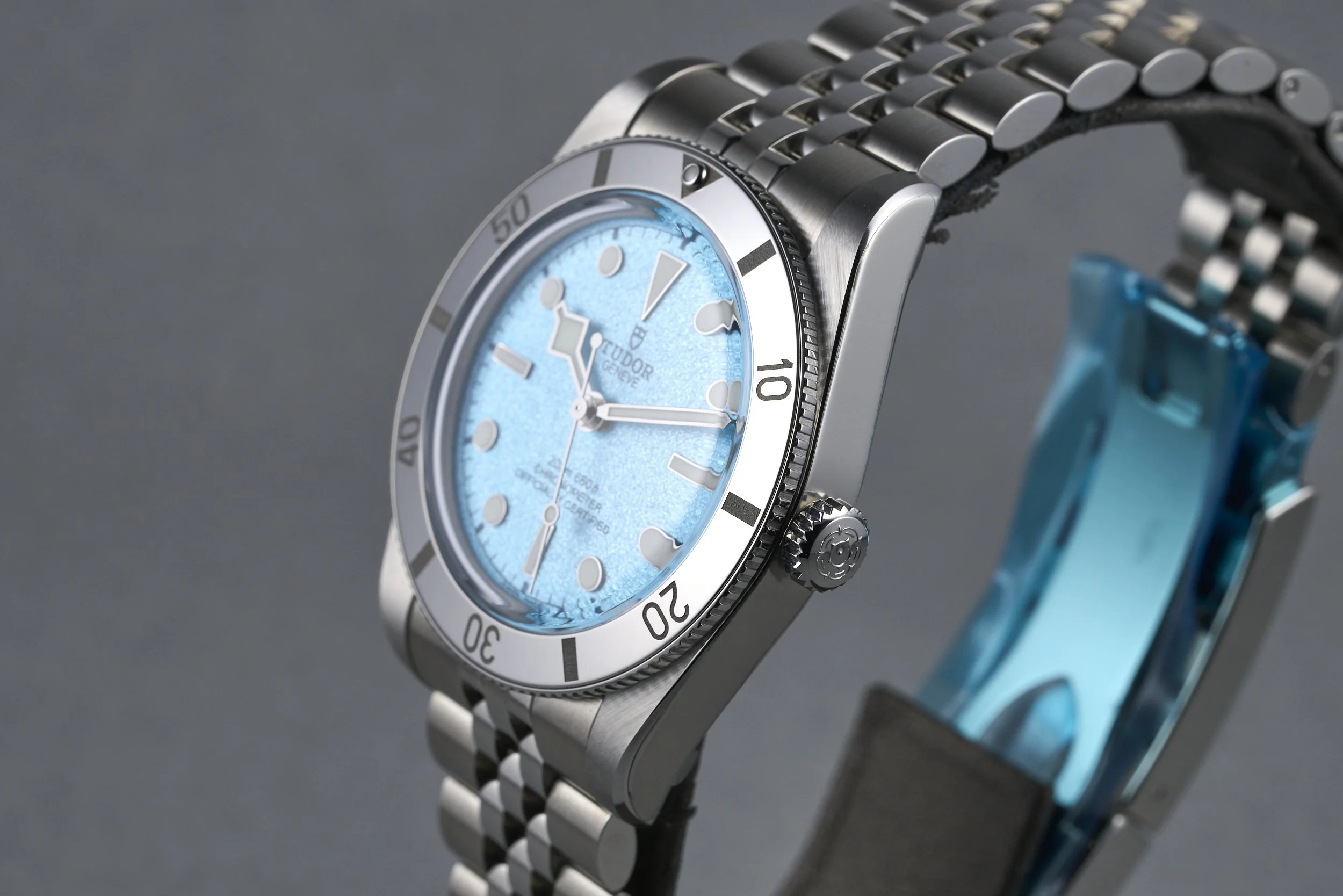 tudor-blackbay54.boxpaper-79000-blue.dial-2025-oysterpalace-OP2181-07.jpg