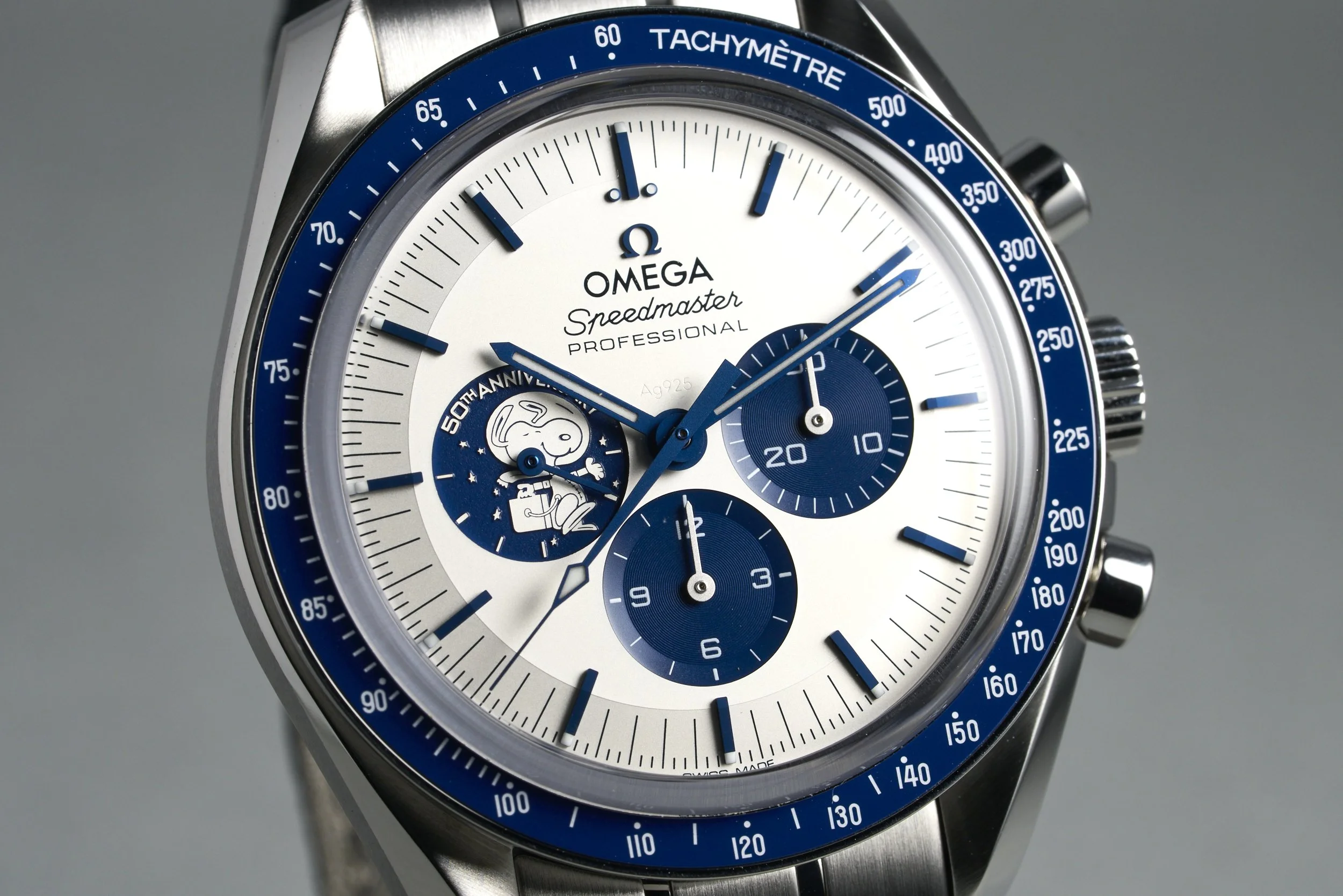 omega-speedmaster.boxpapers-310.32.42.50.02.001-silver.snoopy.50th.dial-2021-oysterpalace-OP2314-04.jpg