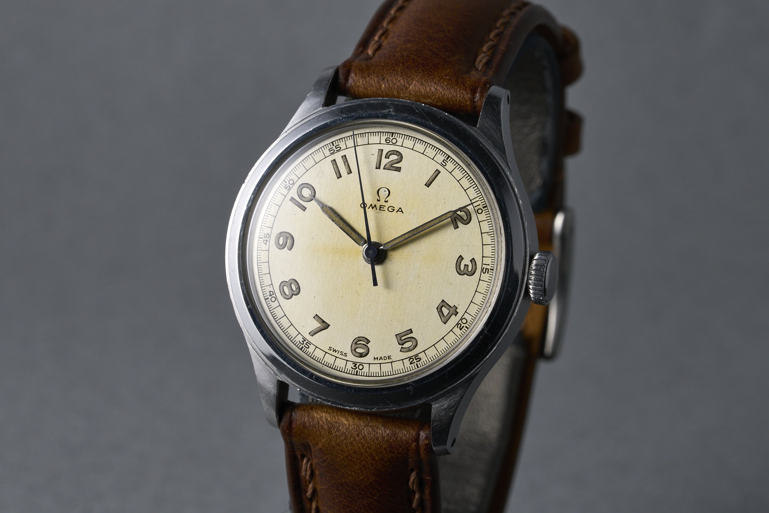 omega-military.30T2.servicepapers-2179.5-arabic.dial-1940s-oysterpalace-OP2318-03.jpg