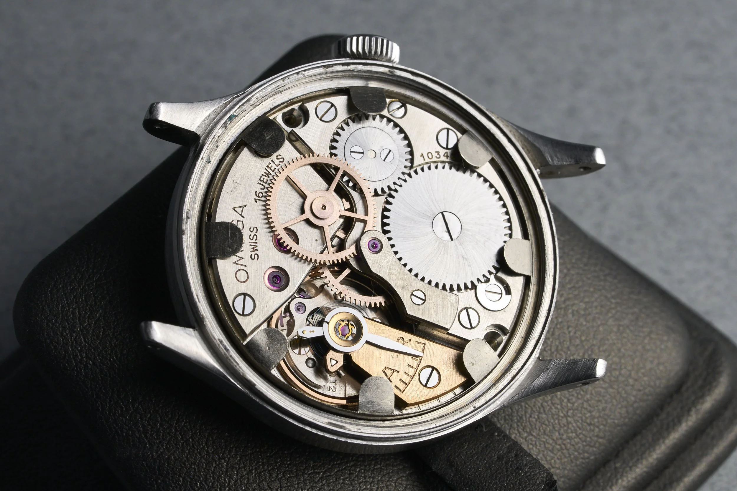 omega-military.30T2.servicepapers-2179.5-arabic.dial-1940s-oysterpalace-OP2318-09.jpg