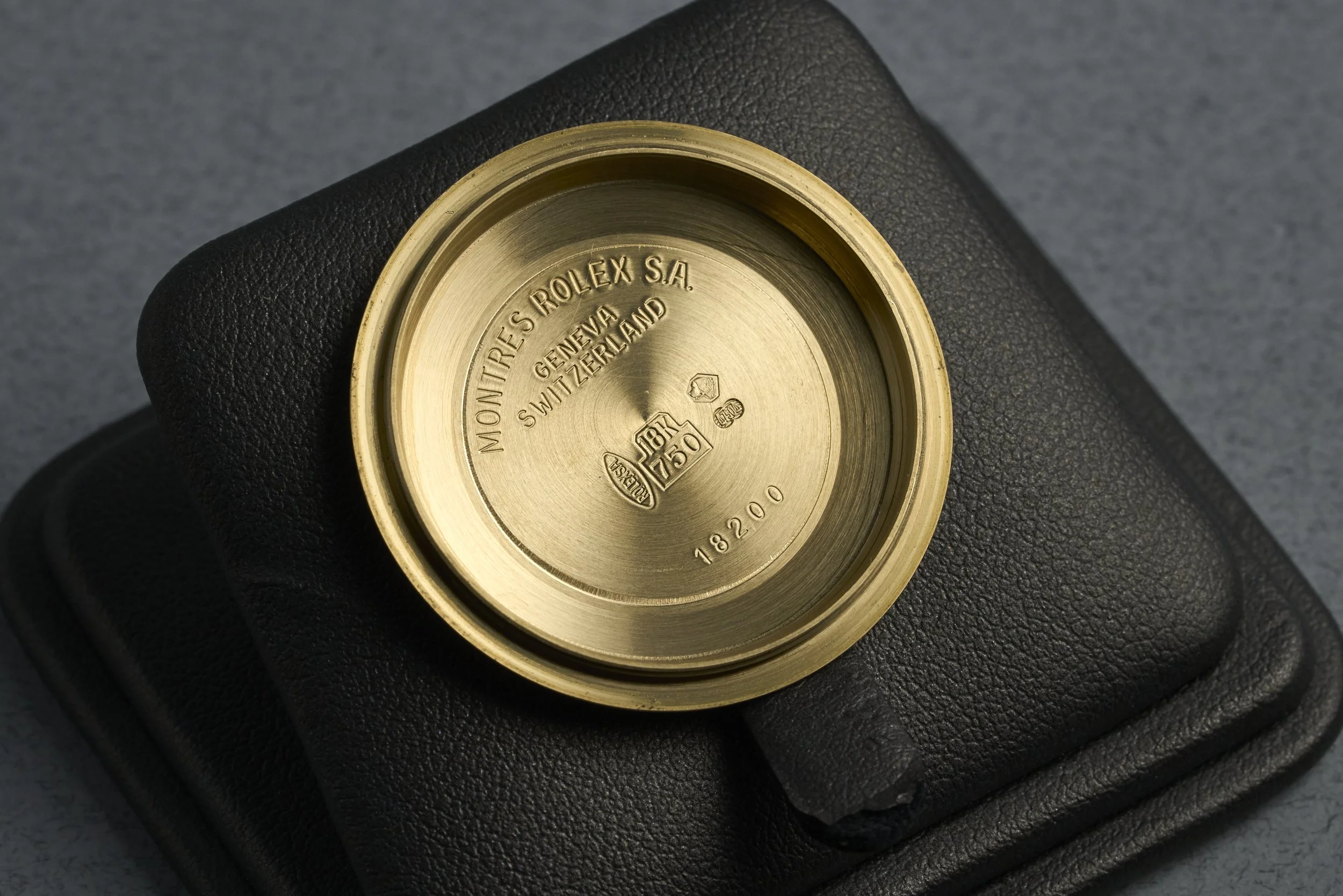 rolex-daydate.yellowgold.box-18238-white.roman.dial-1995.T-oysterpalace-OP2307-11.jpg