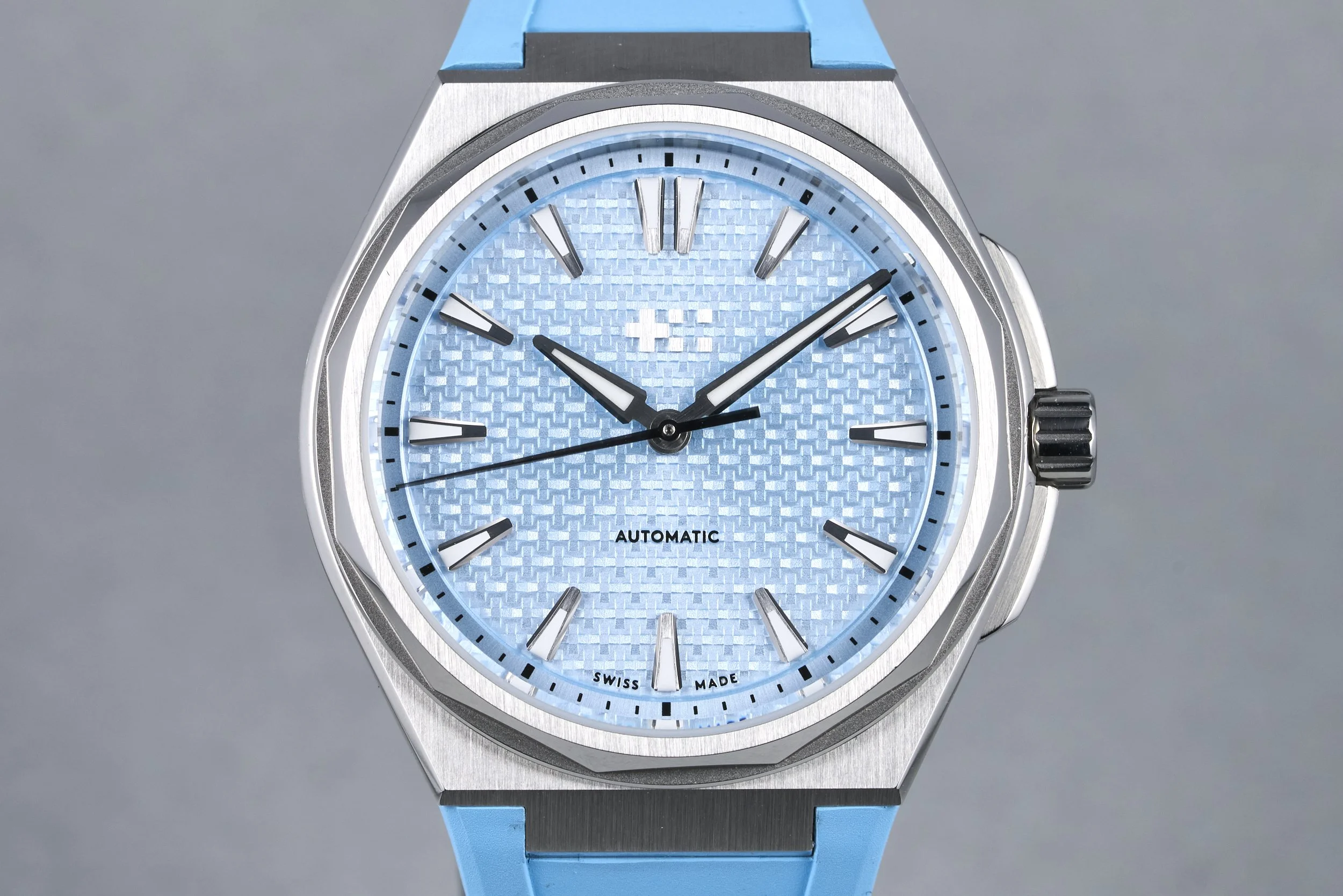 christopherward-twelve.boxpapers-glacierblue-blue.dial-2023-oysterpalace-OP2254-01.jpg