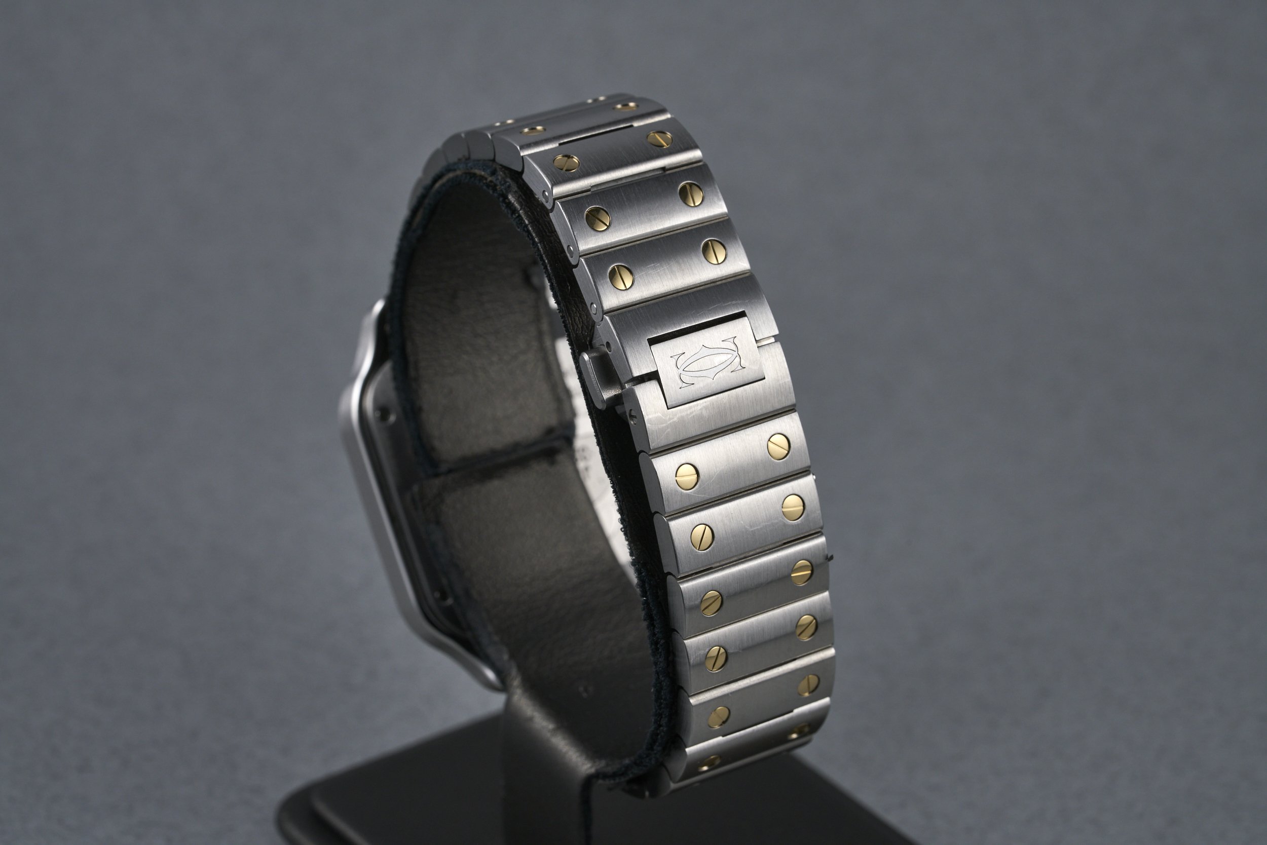 cartier-santos.medium.twotone.boxpapers-W2SA0016-silver.dial-2026-oysterpalace-OP2274-07.jpg