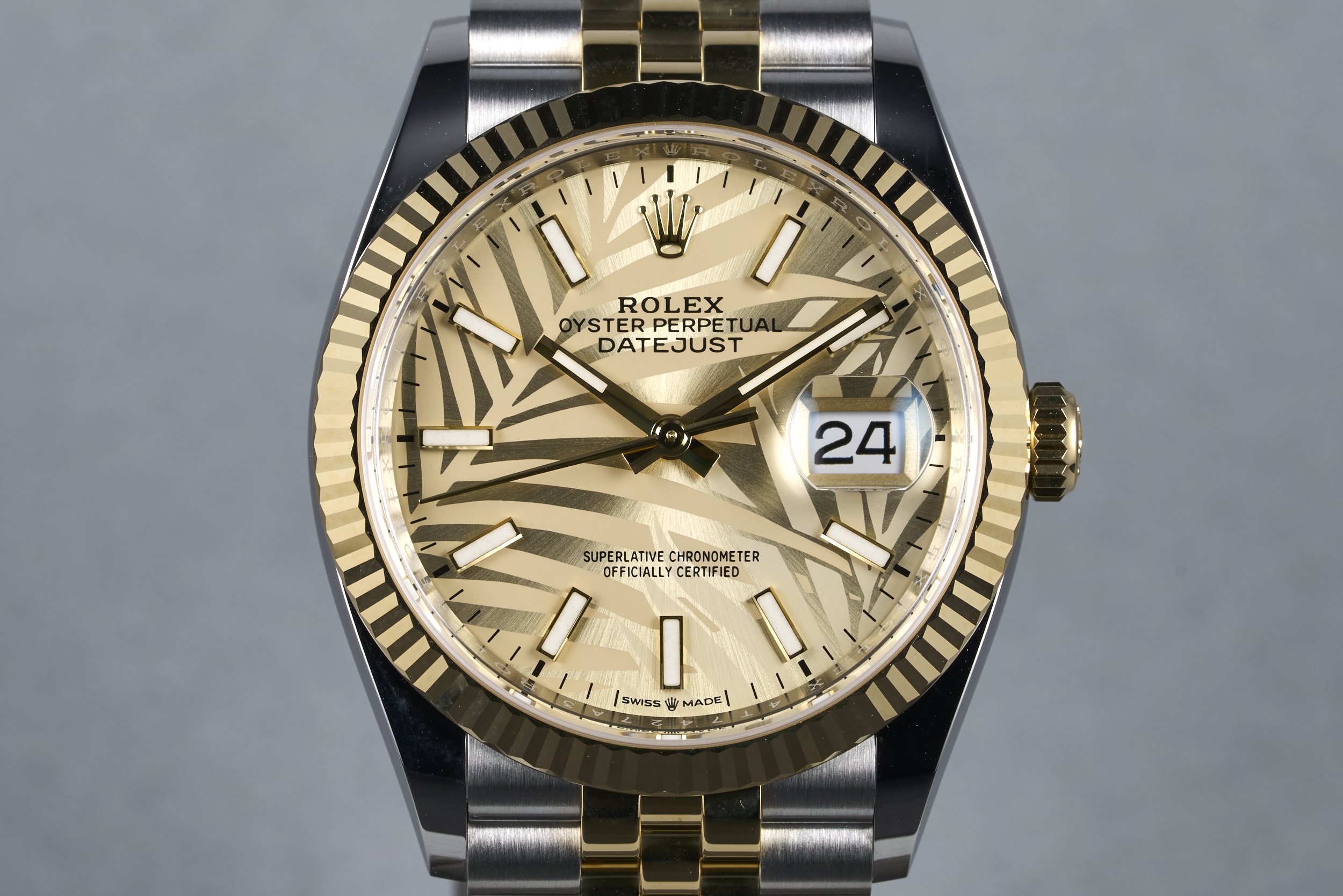 rolex-datejust.36.twotone.boxpapers-126233-champagne.palm.dial-2023-oysterpalace-OP2201-01.jpg