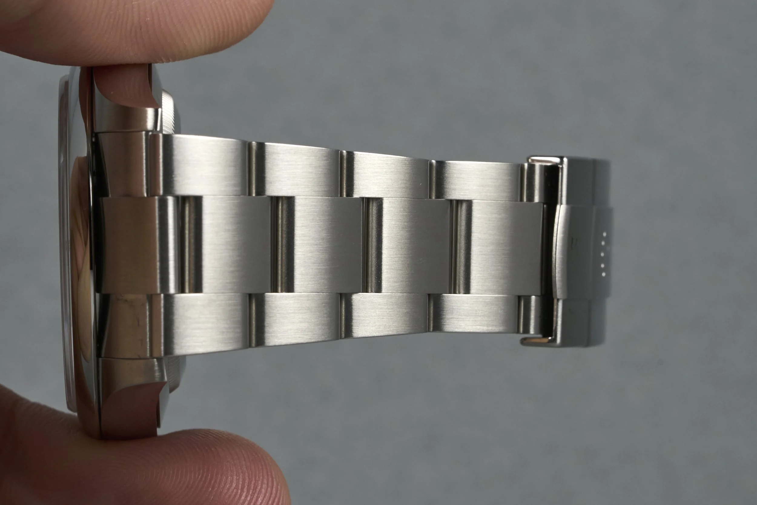 rolex-oysterperpetual.boxpapers-134300-beige.dial-2025-oysterpalace-OP2204-08.jpg