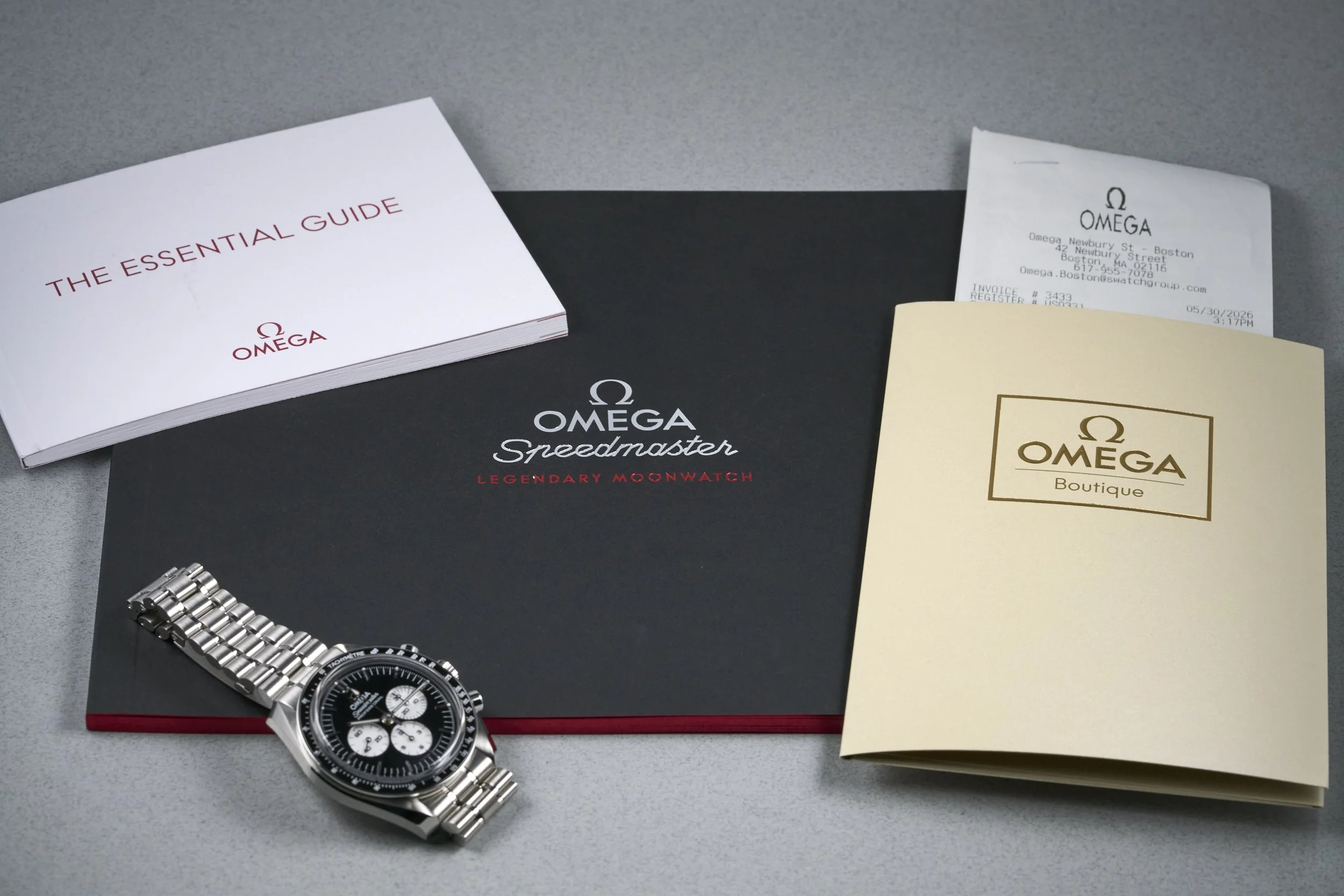 omega-speedmaster.boxpapers-310.30.42.50.01.004-reverse.panda.dial-2026-oysterpalace-OP2297-13.jpg