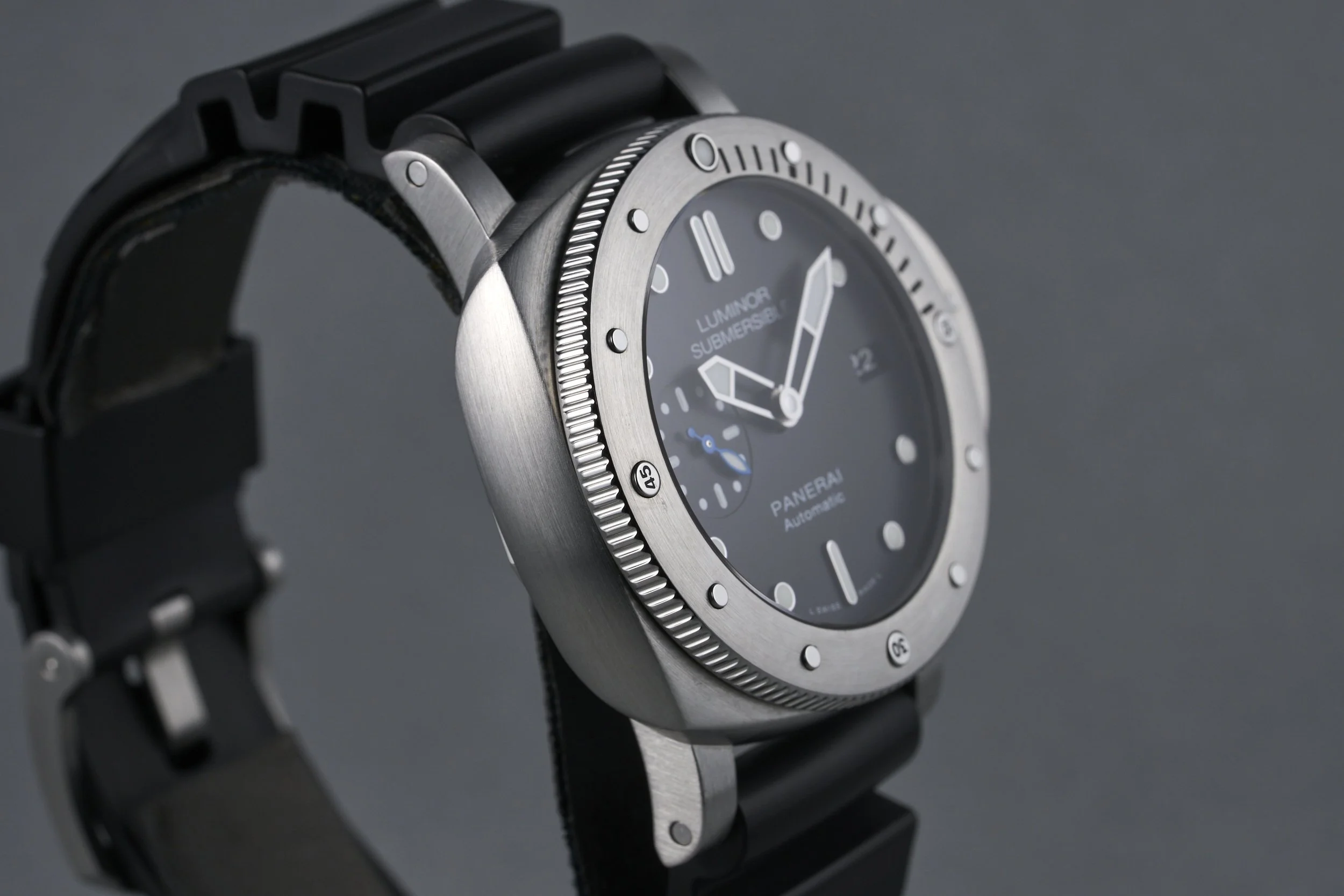 Panerai-submersible.boxpapers-PAM00682-black.dial-2017-oysterpalace-OP2280-05.jpg