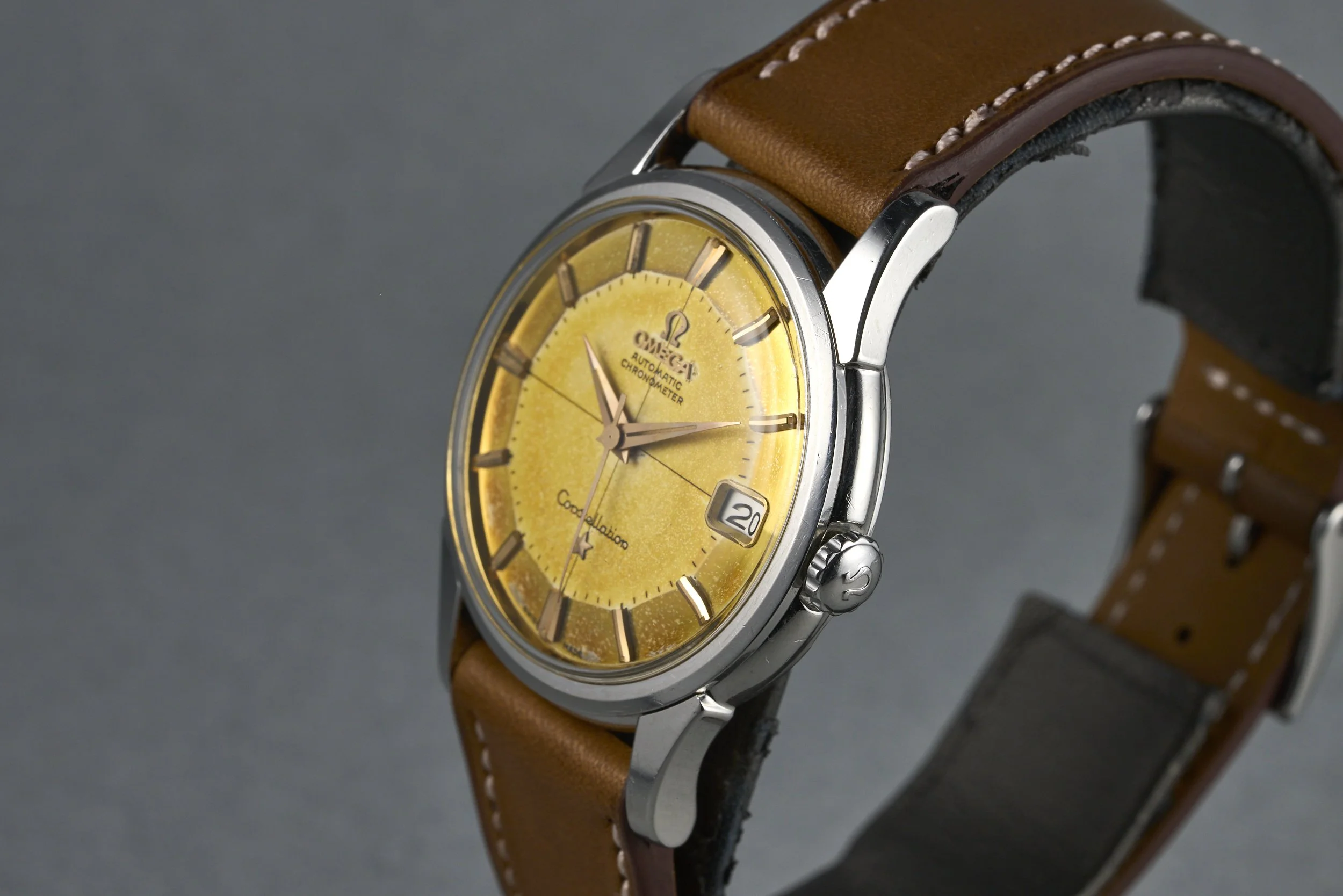 omega-constellation.twotone-14393.3-piepan.dial-1960-oysterpalace-OP2179-07.jpg