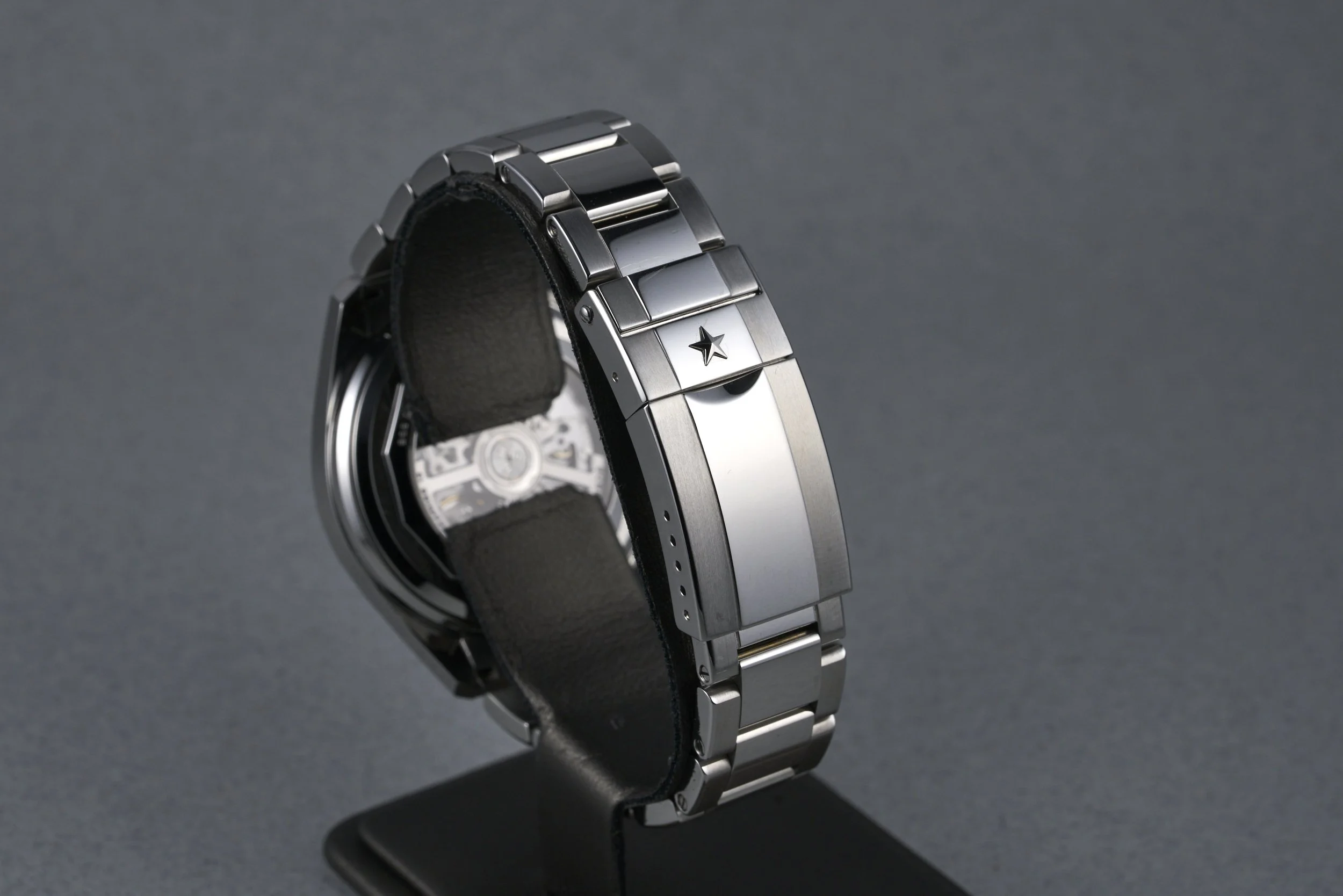 zenith-chronomaster.original.boxpaper-03.3200.3600.21.m3200-reverse.panda.dial-2022-oysterpalace-OP2183-08.jpg
