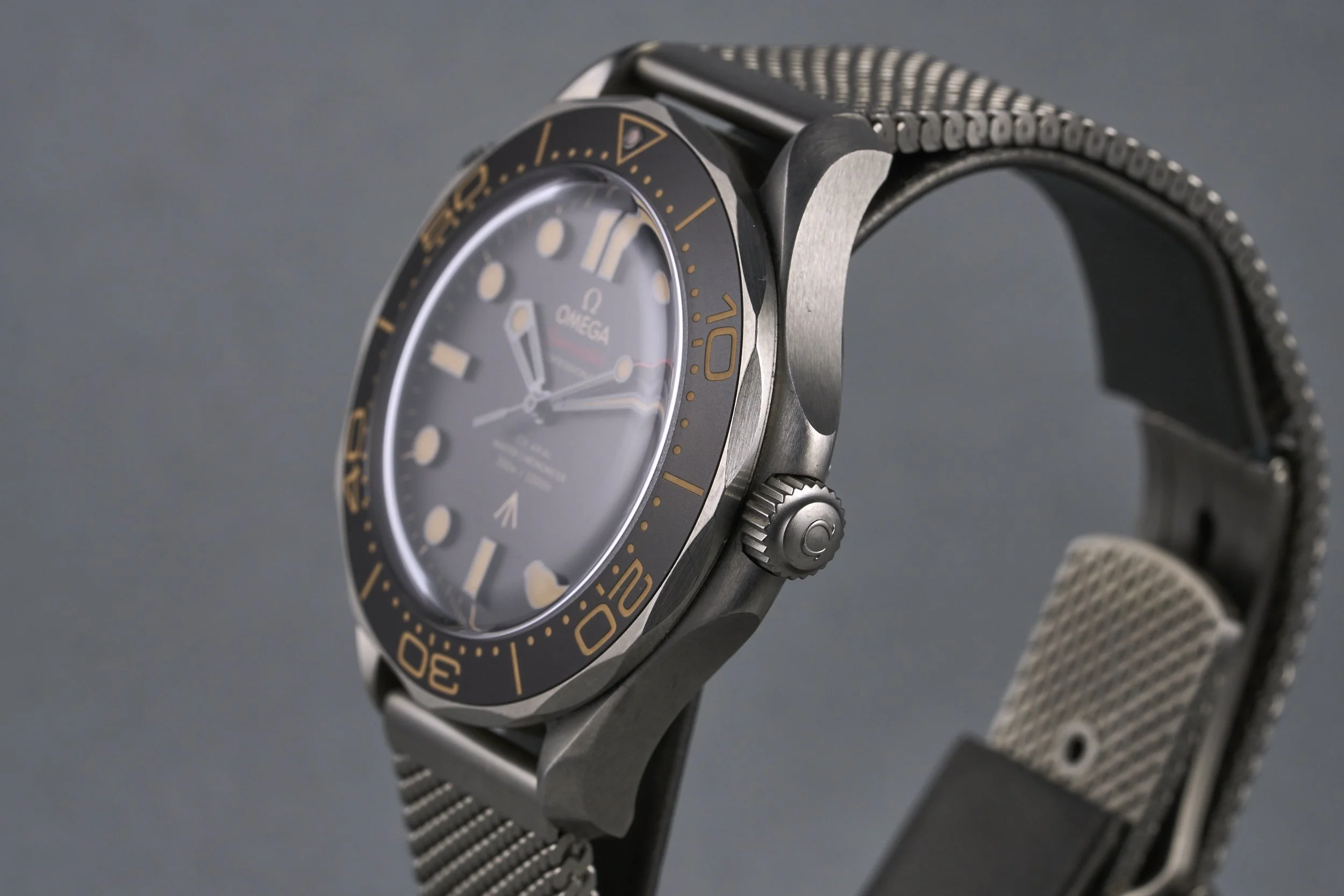 omega-seamaster.NTTD.boxpapers-210.90.42.20.01.001-brown.dial-2022-oysterpalace-OP2265-06.jpg