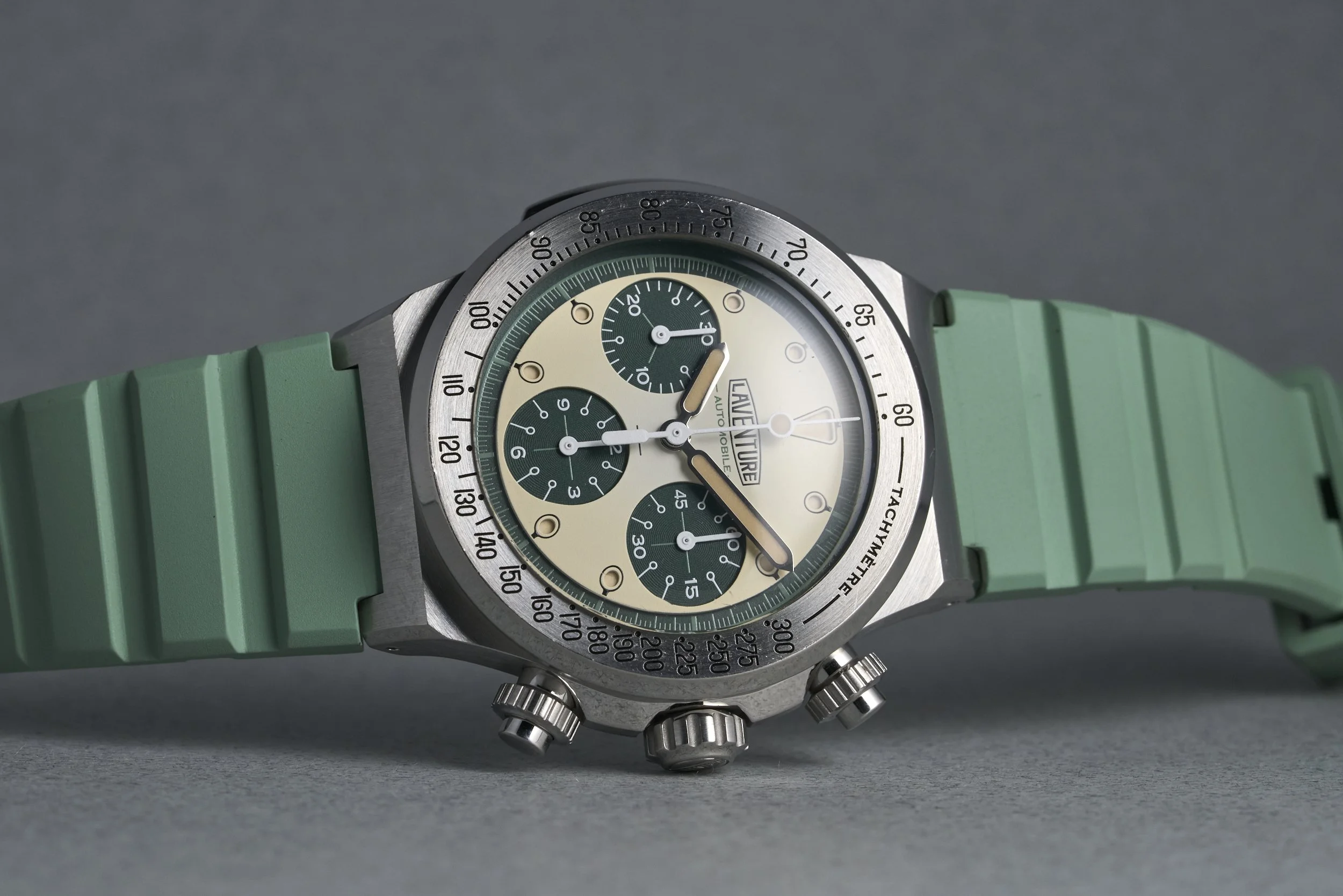 laventure-automobile.boxpapers-chrono-white.dial-2023-oysterpalace-OP2308-11.jpg