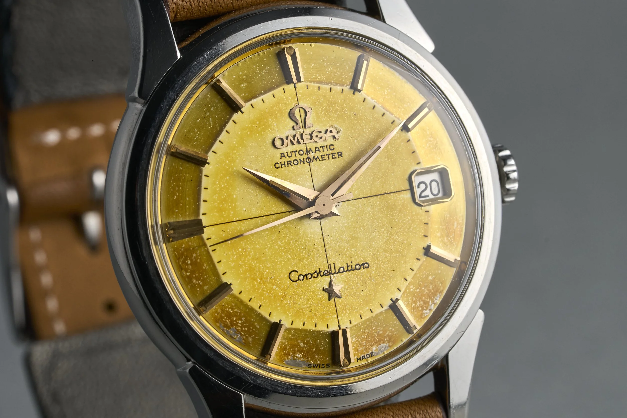omega-constellation.twotone-14393.3-piepan.dial-1960-oysterpalace-OP2179-04.jpg