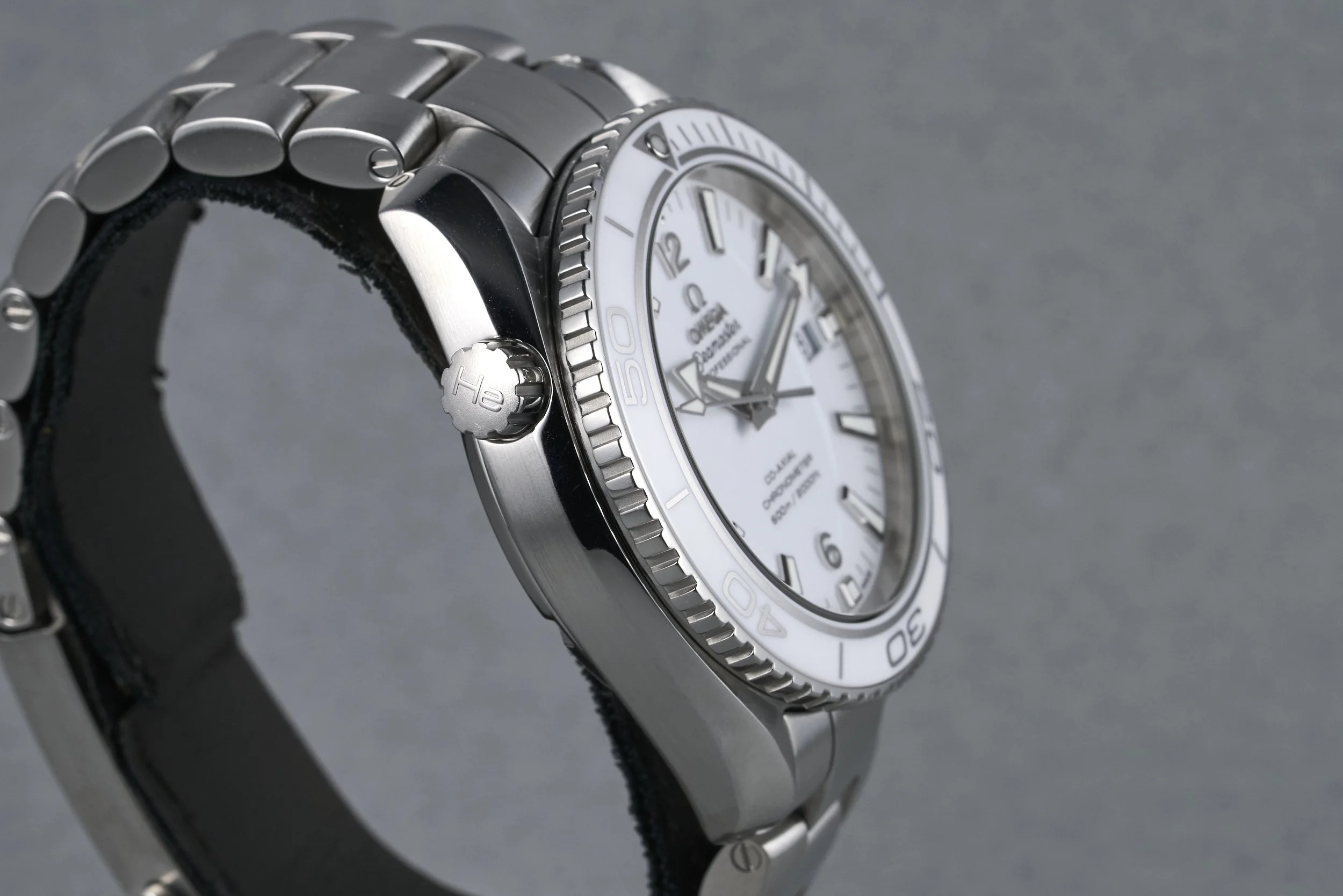 omega-seamaster-232.32.42.21.04.001-white.dial-2012-oysterpalace-OP2309-05.jpg