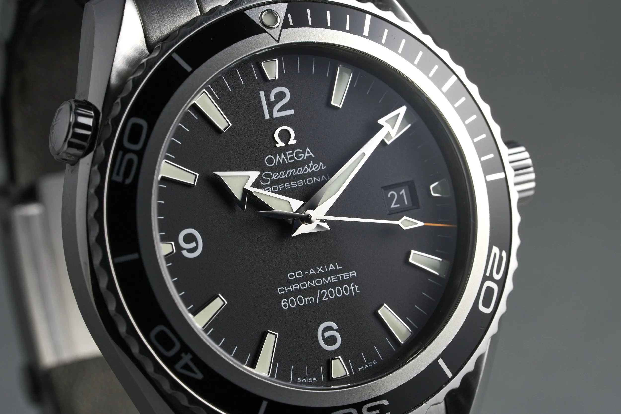 omega-seamaster.planet.ocean.boxpapers-2200.50-black.dial-2011-oysterpalace-OP2264-04.jpg