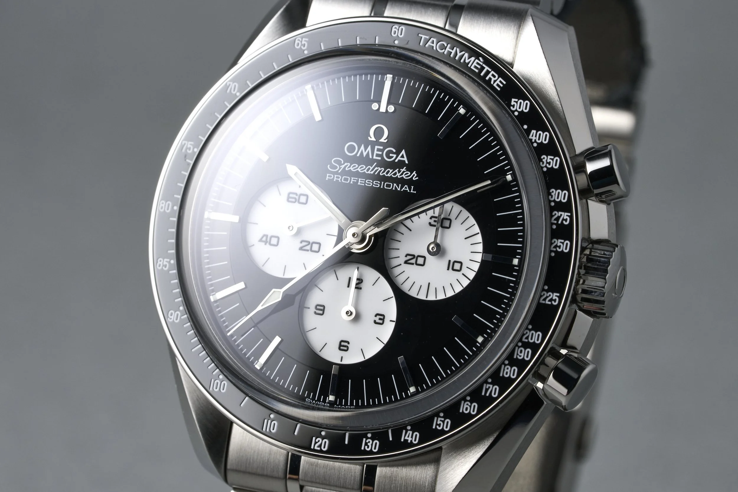 omega-speedmaster.boxpapers-310.30.42.50.01.004-reverse.panda.dial-2026-oysterpalace-OP2297-05.jpg