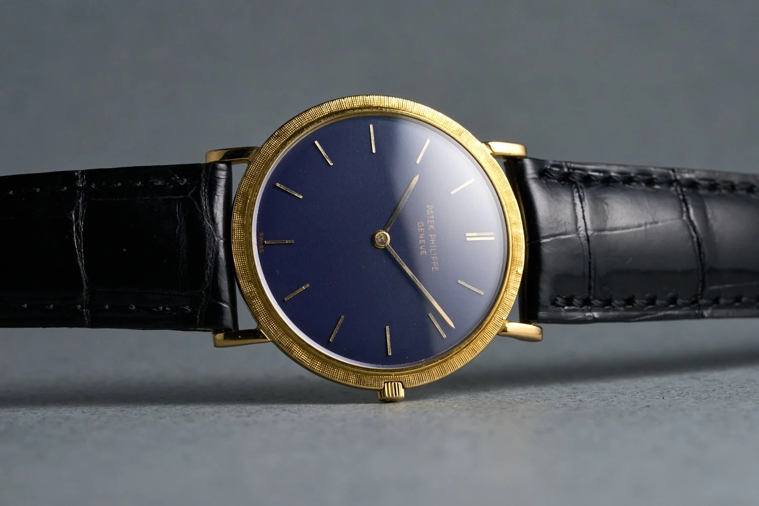 patekphilippe-calatrava.yellowgold-3498.2-blue.dial-1960s-oysterpalace-OP2226-13.jpg