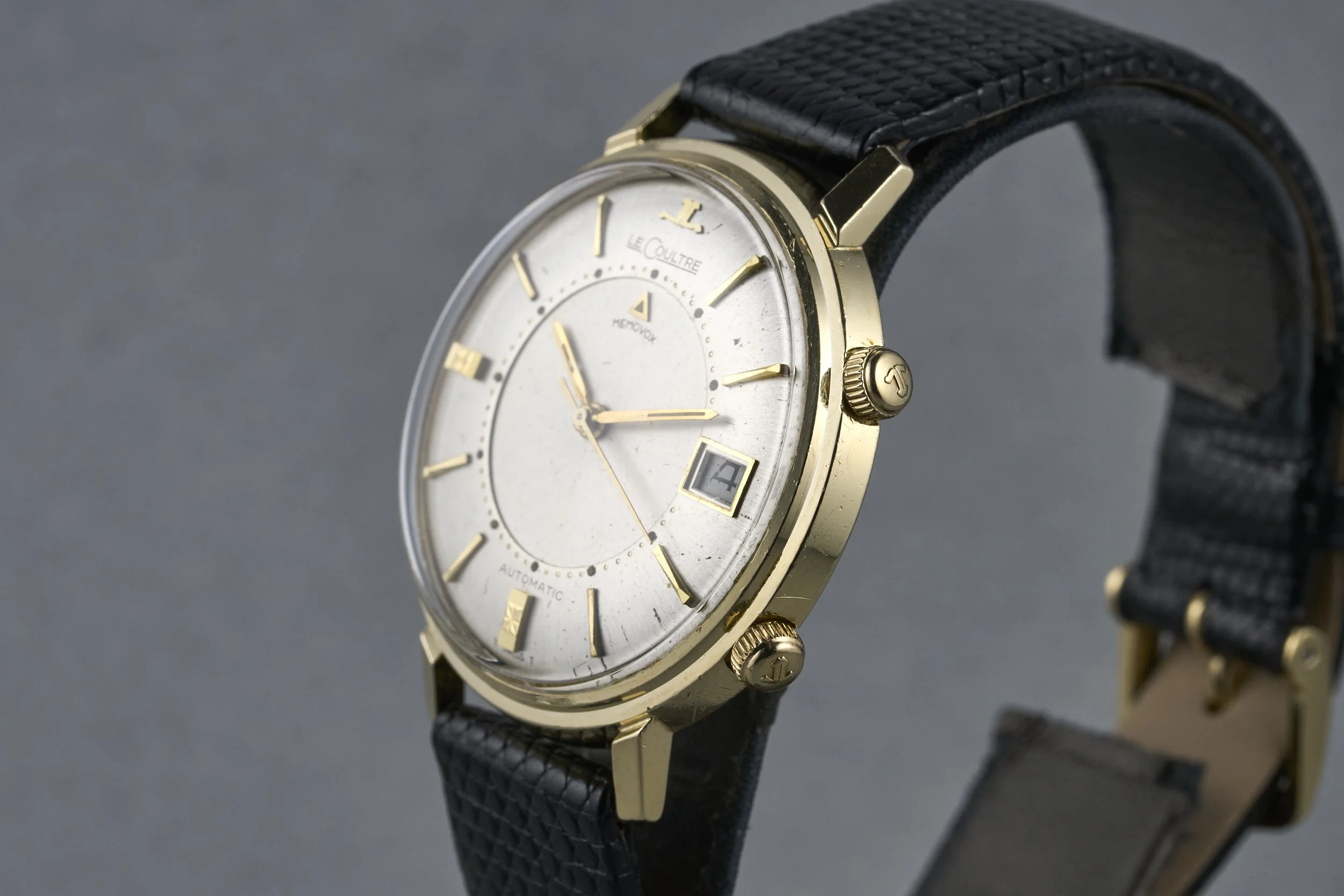jlc-momovox.alarm.yellowgold-2672-silver.dial-1960s-oysterpalace-OP2310-07.jpg