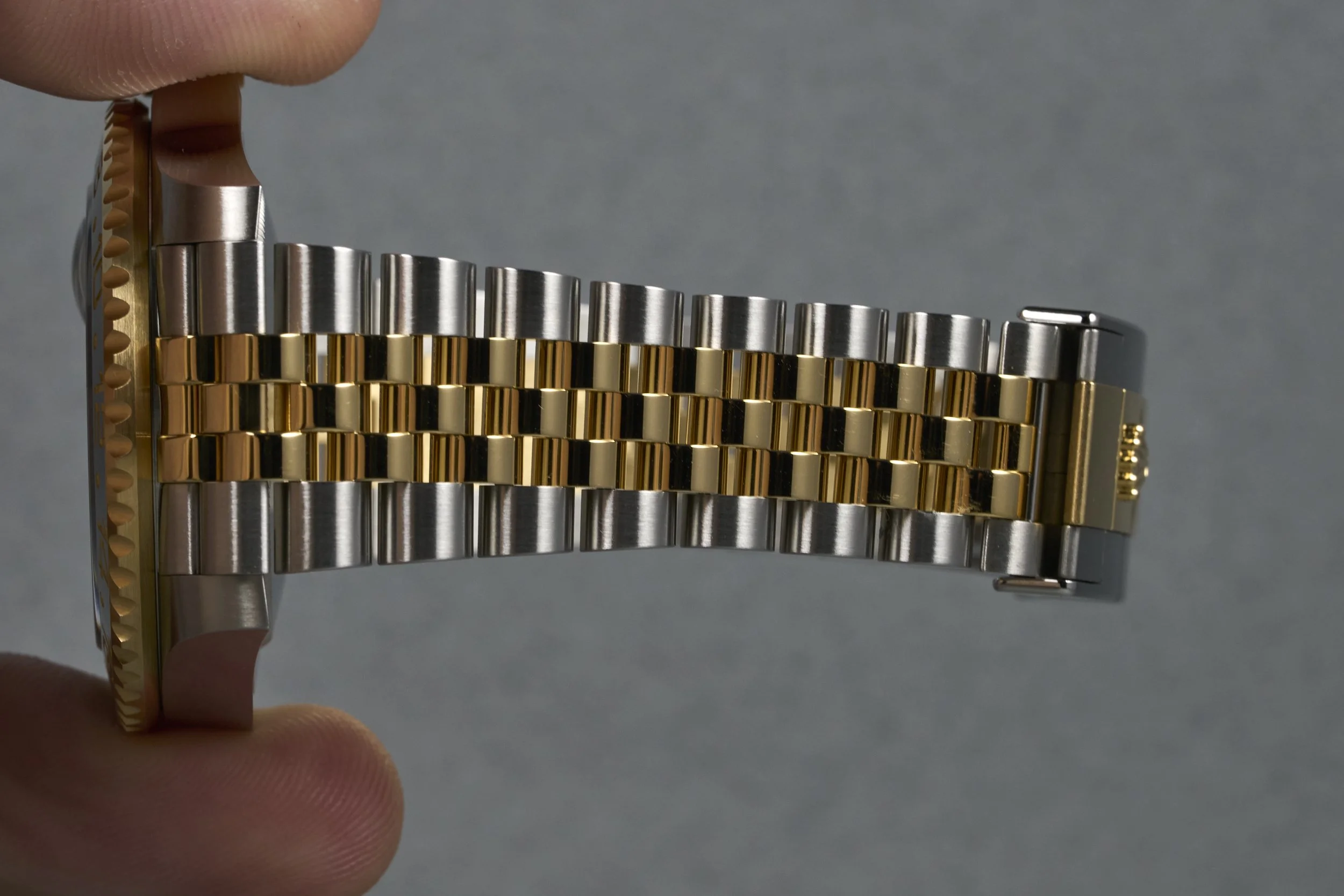 rolex-gmtii.twotone.boxpapers-126713GRNR-black.dial-12024-oysterpalace-OP2161-08.jpg