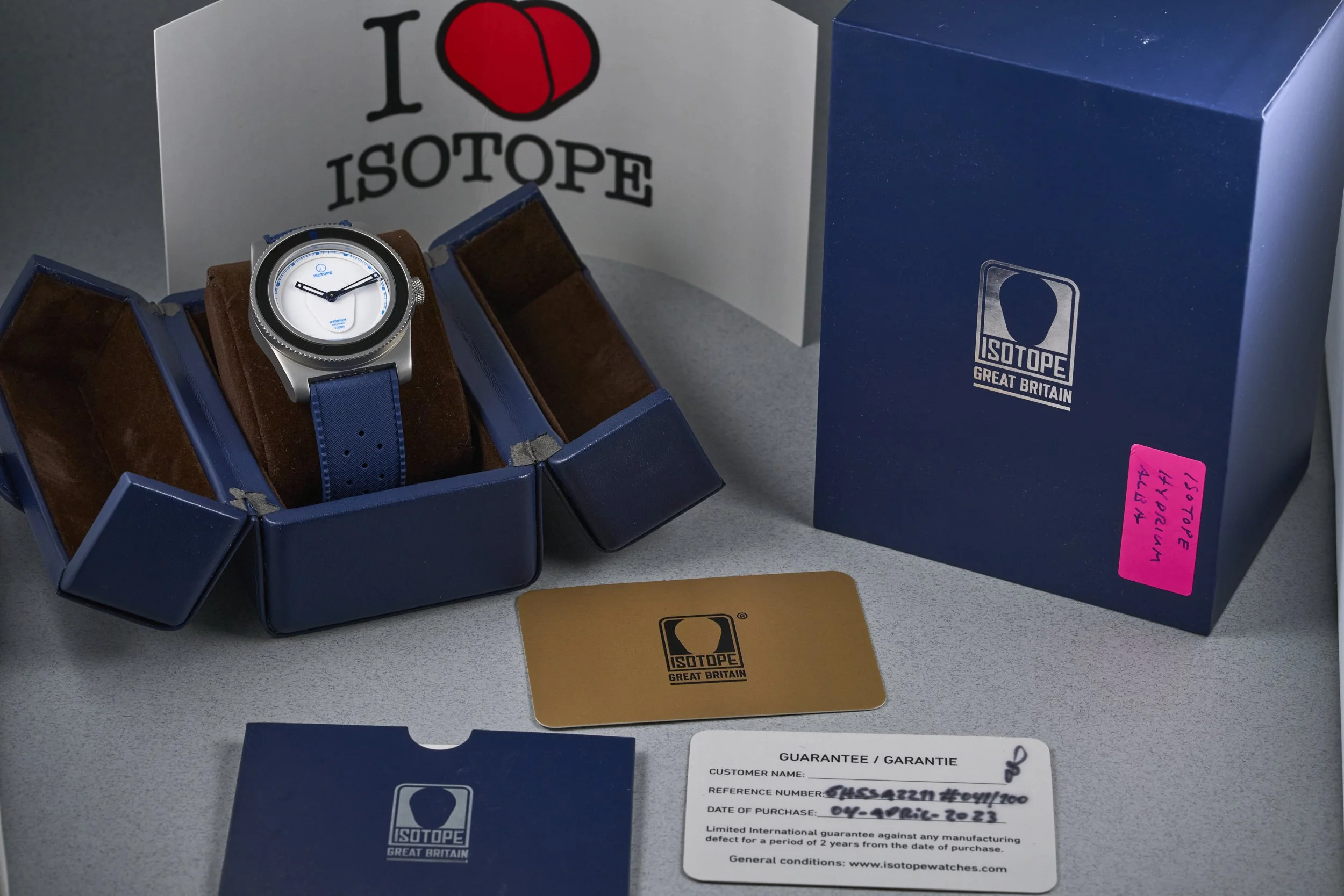 isotope-hydrium.scottishwatches.boxpapers-alba-white.enamel.dial-41.100-oysterpalace-OP2247-09.jpg