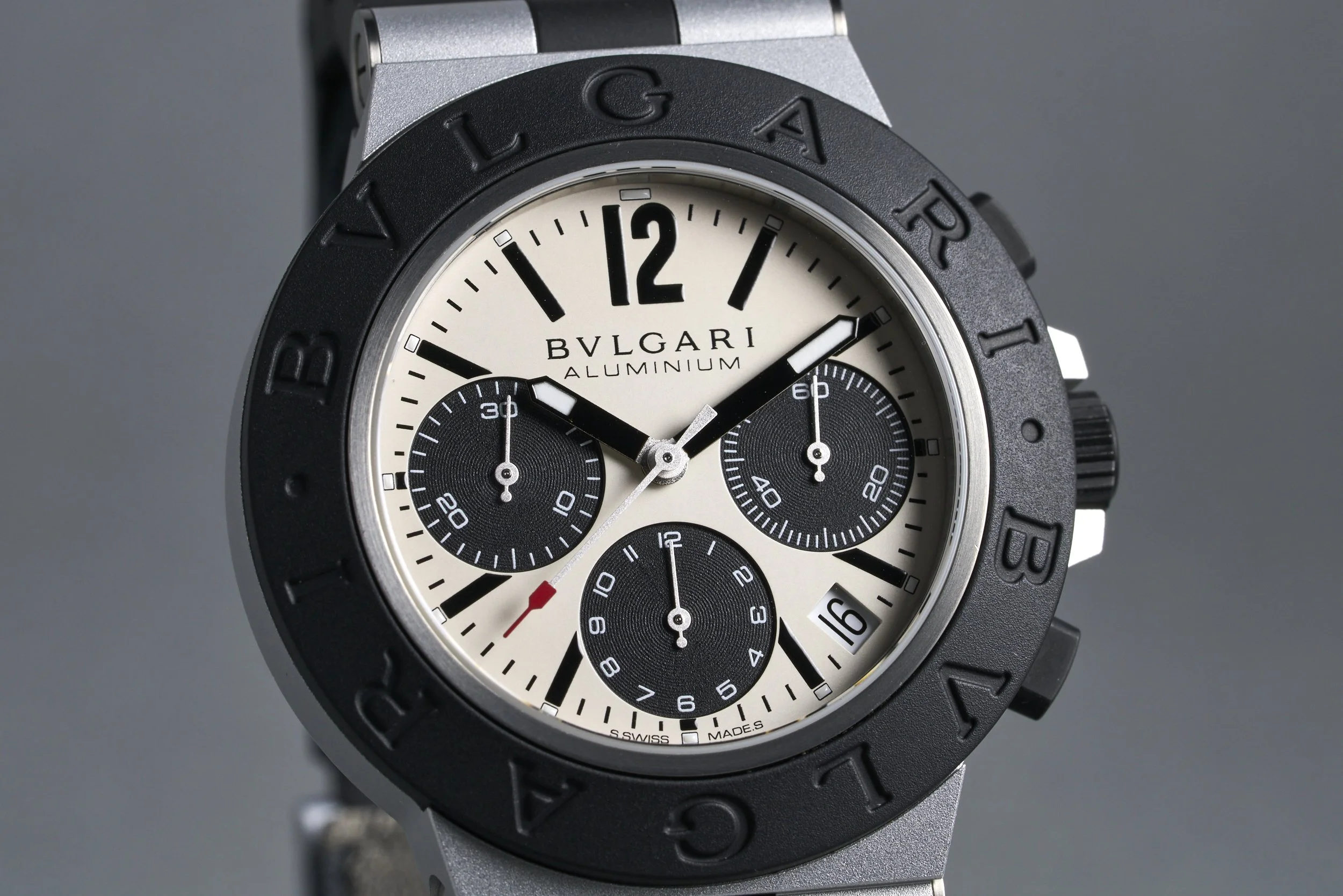 bulgari-chronograph.aluminum.boxpapers-103383-cream .dial-2022-oysterpalace-OP2322-04.jpg