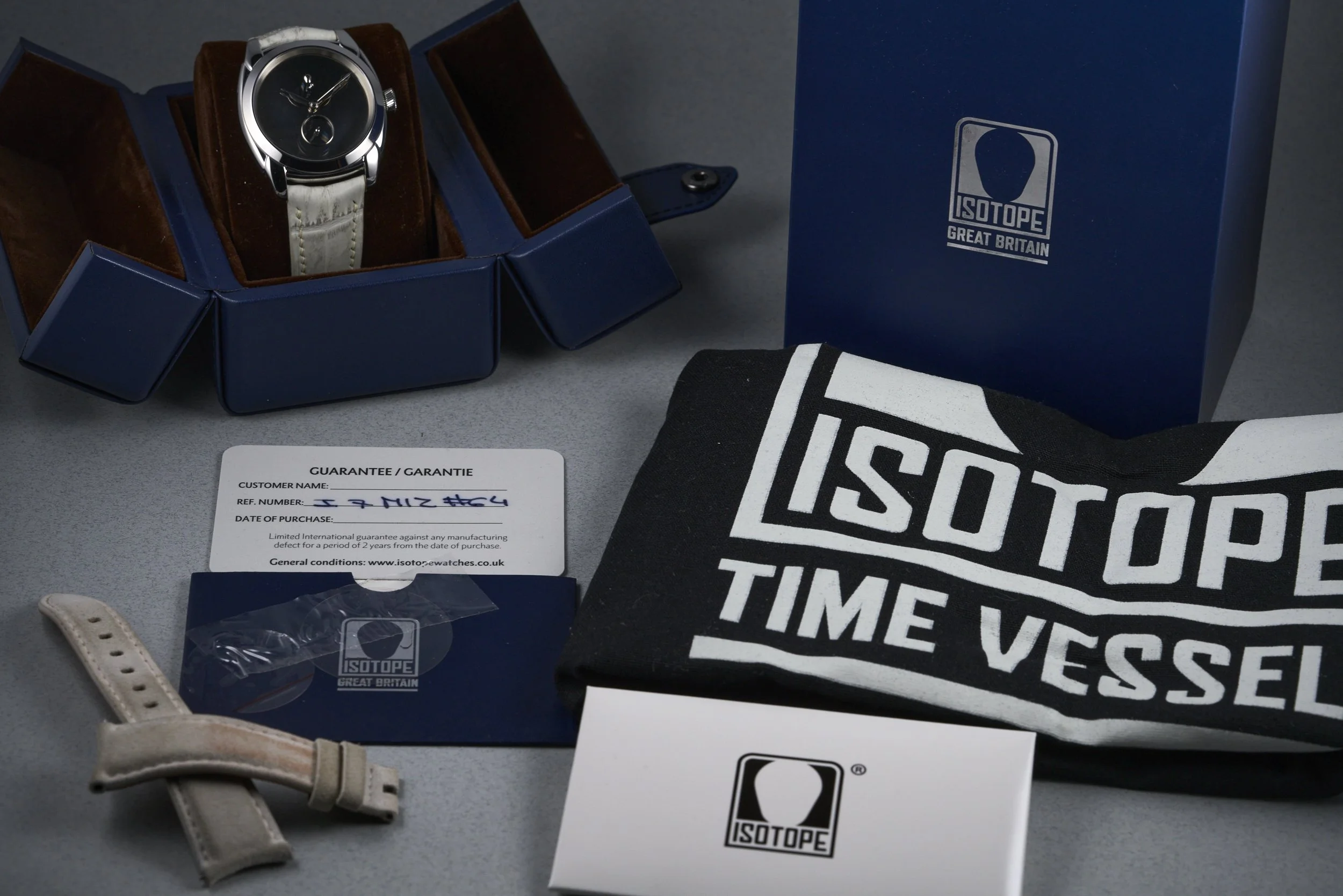 isotope-revolutioon.mercury-mercuryLE-liquid.metal.dial-64.150-oysterpalace-OP2246-09.jpg