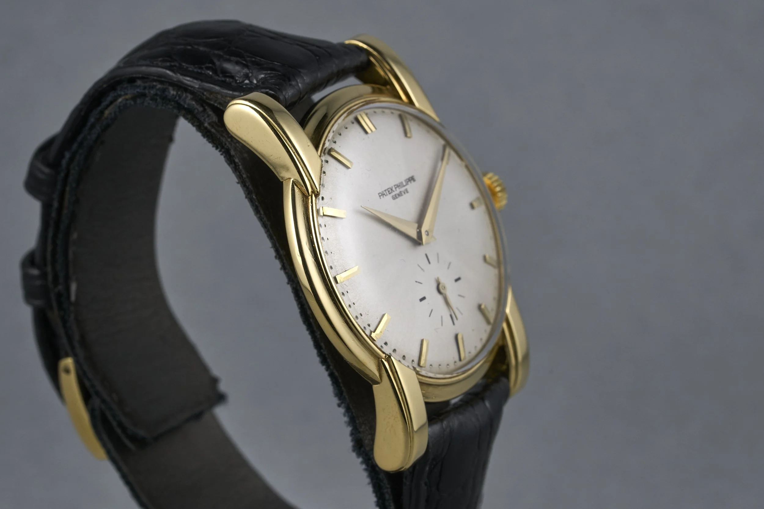 patekphilippe-calatrava.yellowgold.servicepapers-2428-refinished.dial-1940s-oysterpalace-OP2257-05.jpg