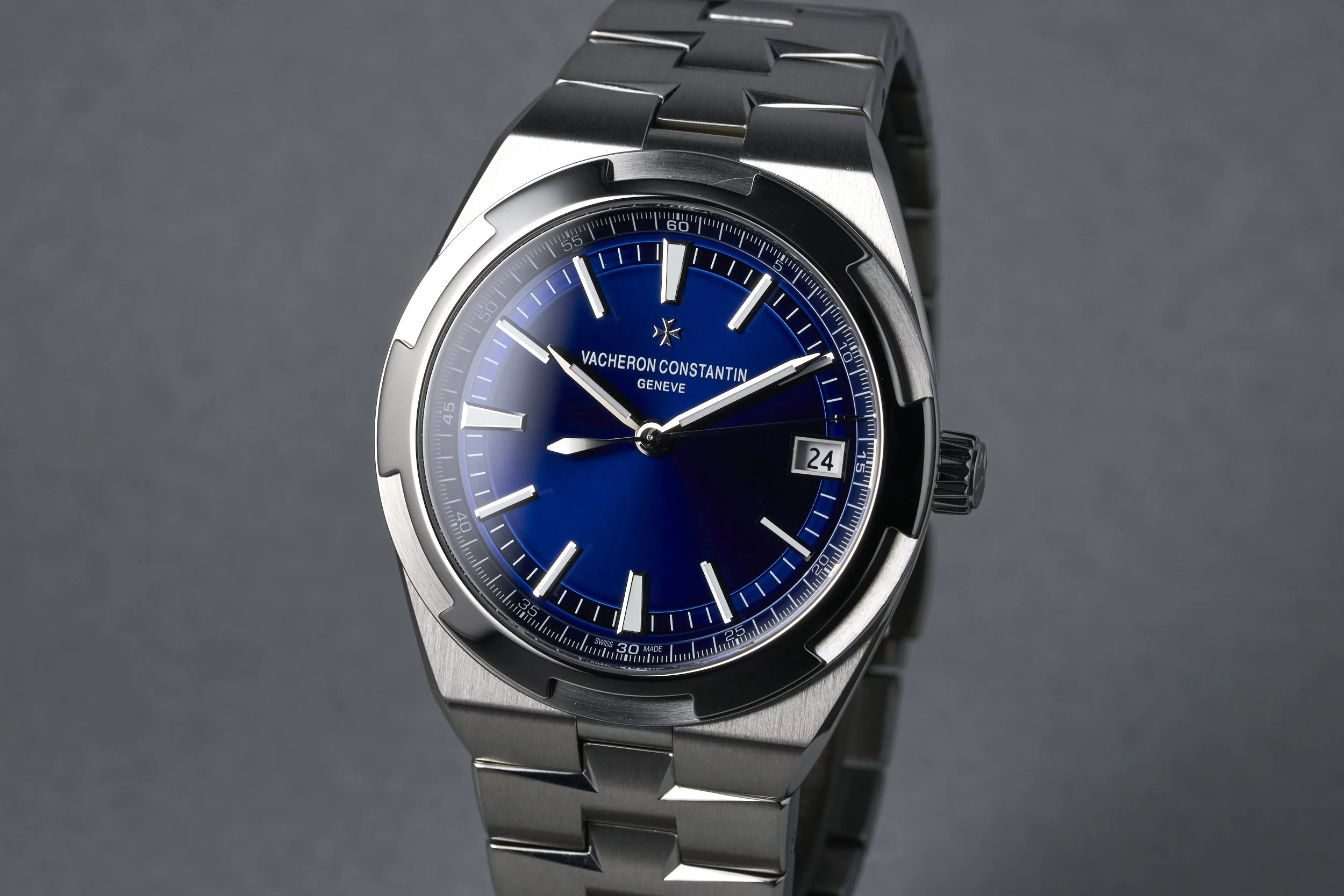 VacheronConstantin-overseas.boxpapers-4500v-blue.dial-2021-oysterpalace-OP2298-03.jpg
