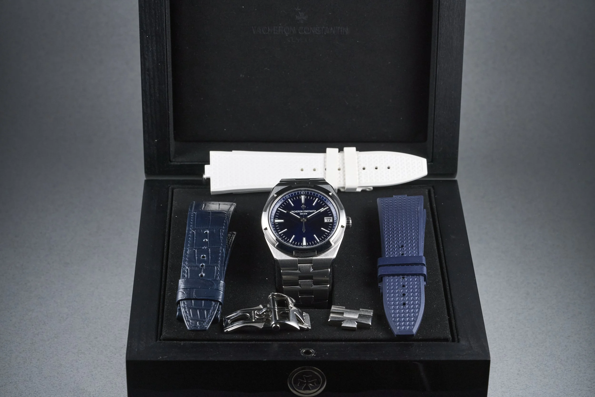 VacheronConstantin-overseas.boxpapers-4500v-blue.dial-2021-oysterpalace-OP2298-12.jpg