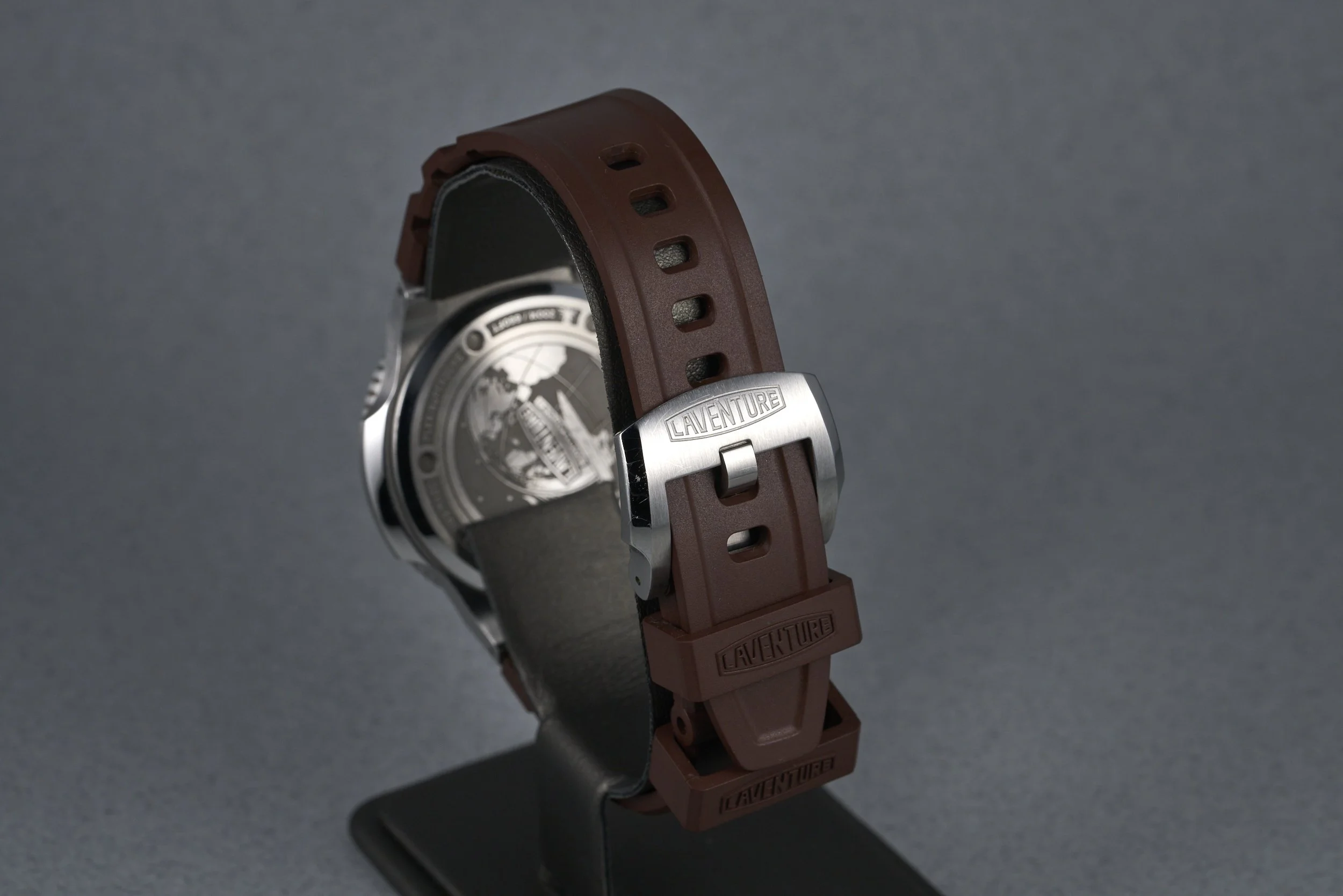 laventure-transatlantique2.boxpapers--brown.dial-2025-oysterpalace-OP2229-07.jpg