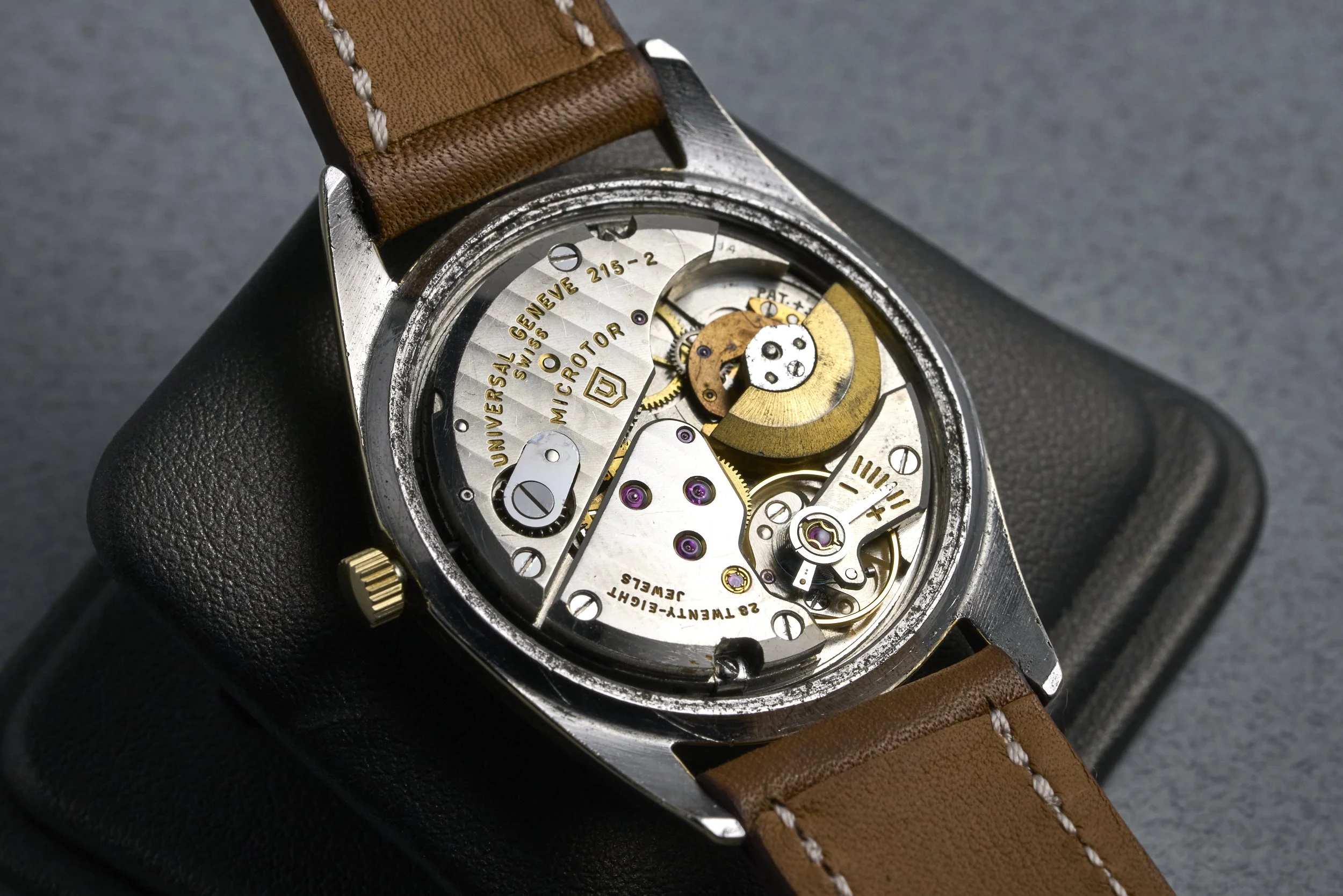 universalgeneve-polerouter.date.goldcap-204504.4-champagne.dial-1950s-oysterpalace-OP2195-08.jpg