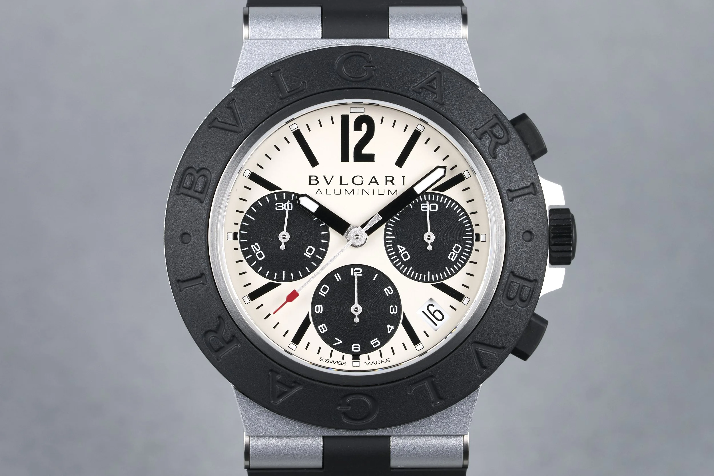 bulgari-chronograph.aluminum.boxpapers-103383-cream .dial-2022-oysterpalace-OP2322-01.jpg