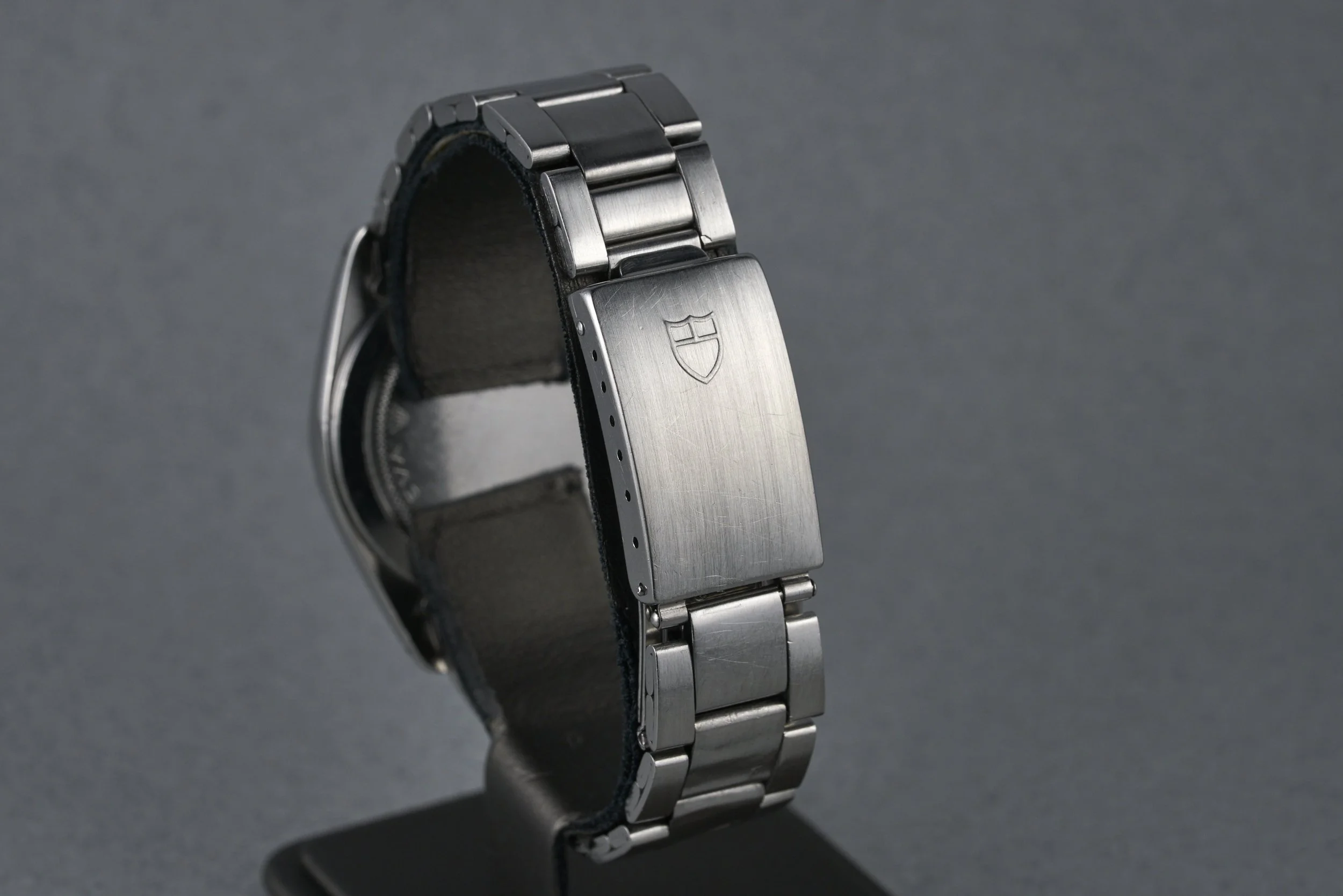 tudor-date.day-94500-white.roman.dial-b492xxx-oysterpalace-OP2273-06.jpg
